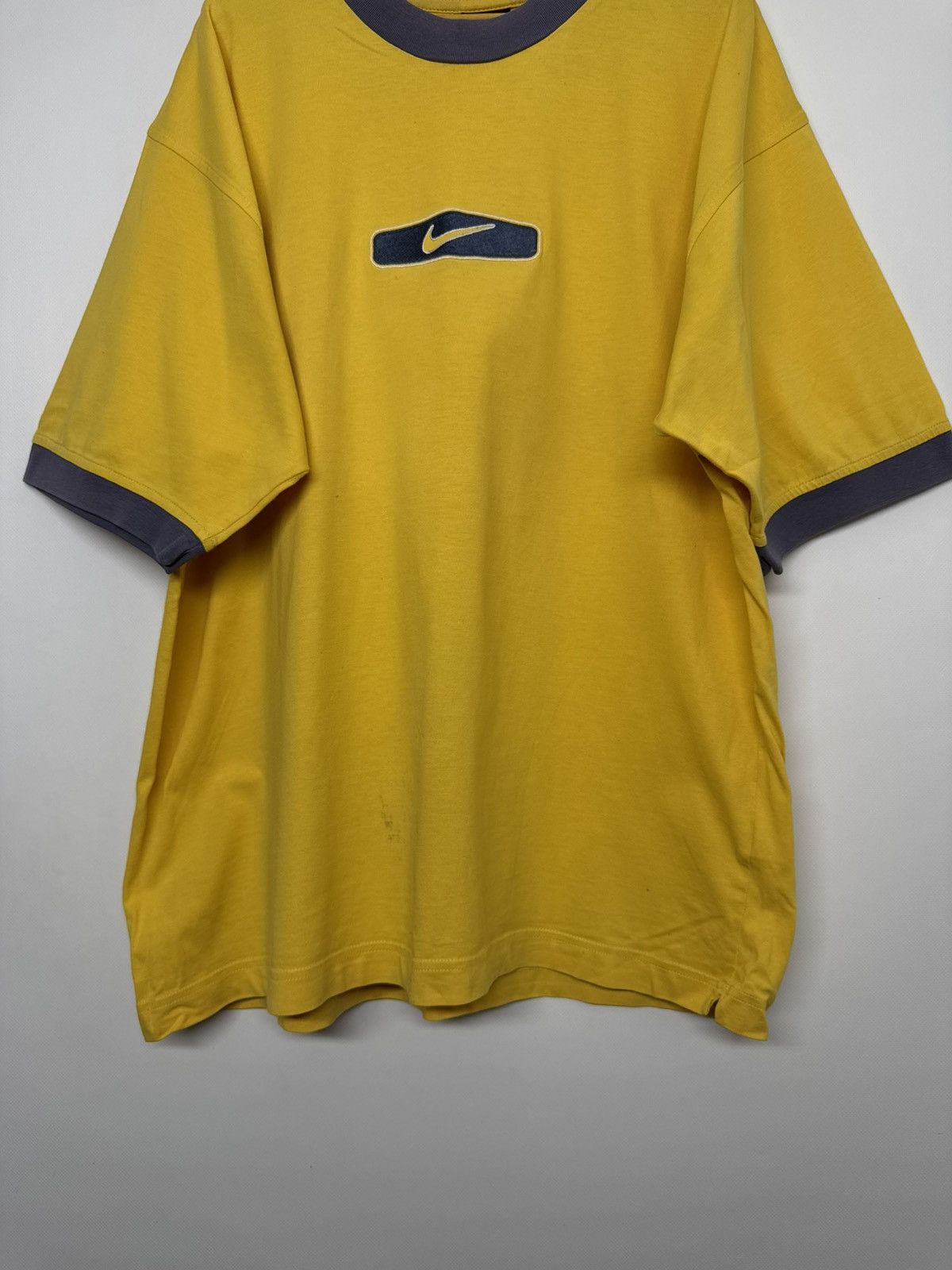 Nike Vintage Y2K Nike T Shirt Center Logo Streetwear Hype Size US L / EU 52-54 / 3 - 8 Thumbnail