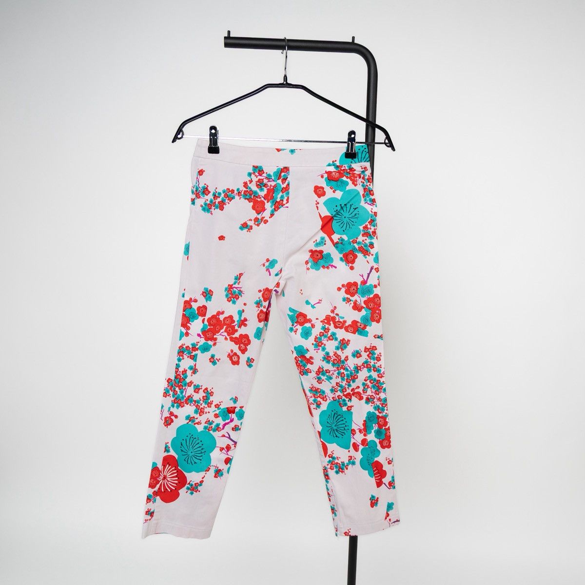 Kenzo Kenzo Womens Floral Pants White Red Green Cropped Straight Size 27" / US 4 / IT 40 - 2 Thumbnail