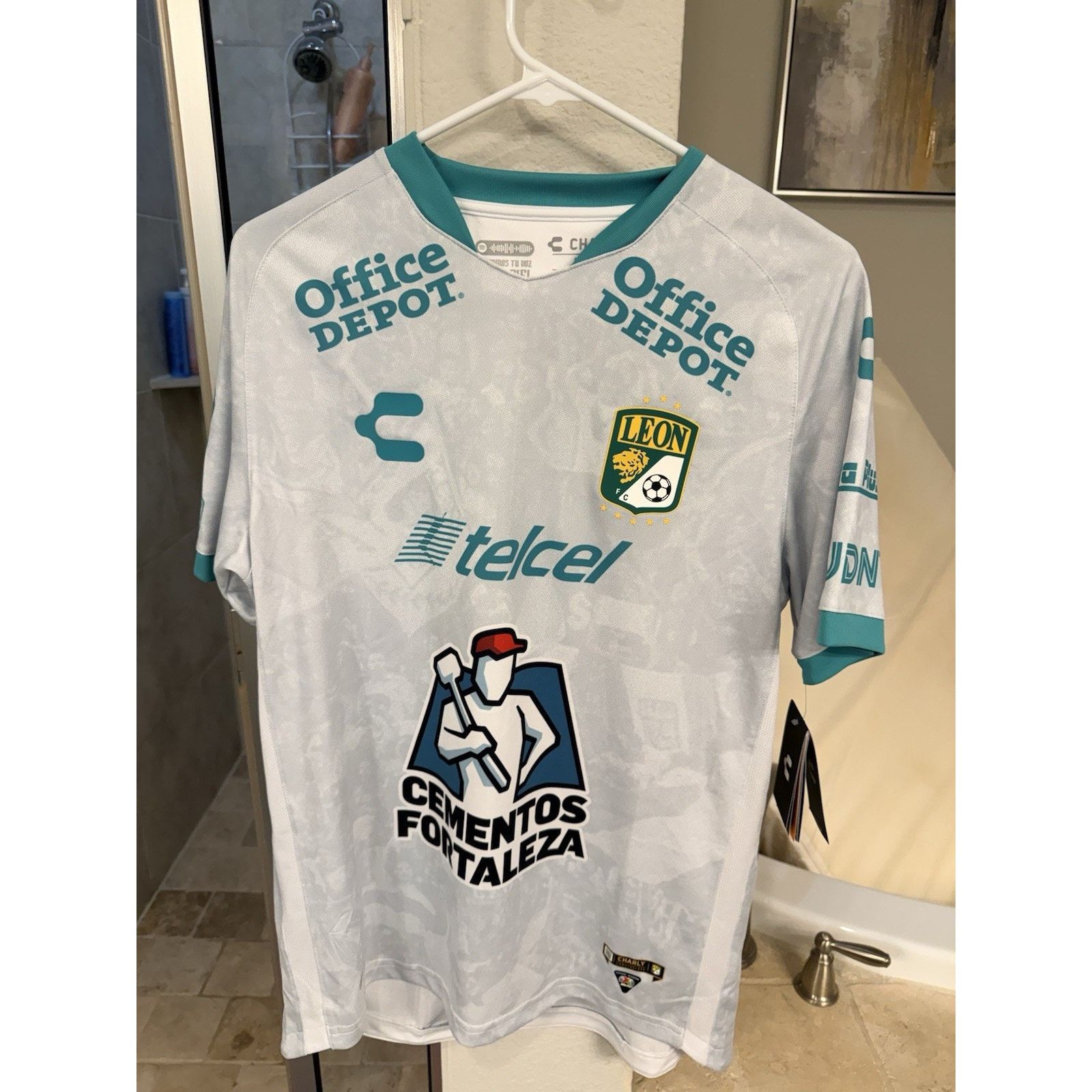 Chaco Club León Away Men’s Medium LigaMX Soccer Fútbol Jersey NWT Size US M / EU 48-50 / 2 - 1 Thumbnail