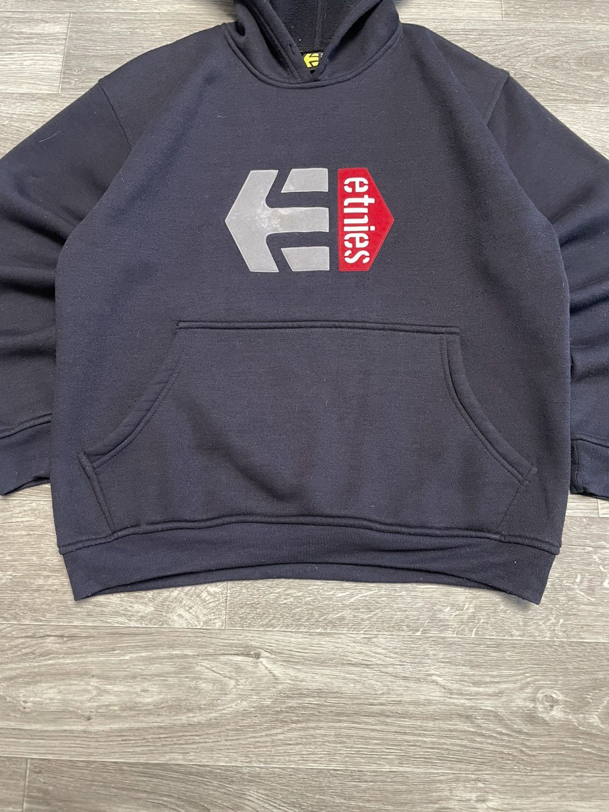Etnies Vintage Etnies Skateboarding Hoodie 90s Size US M / EU 48-50 / 2 - 3 Thumbnail