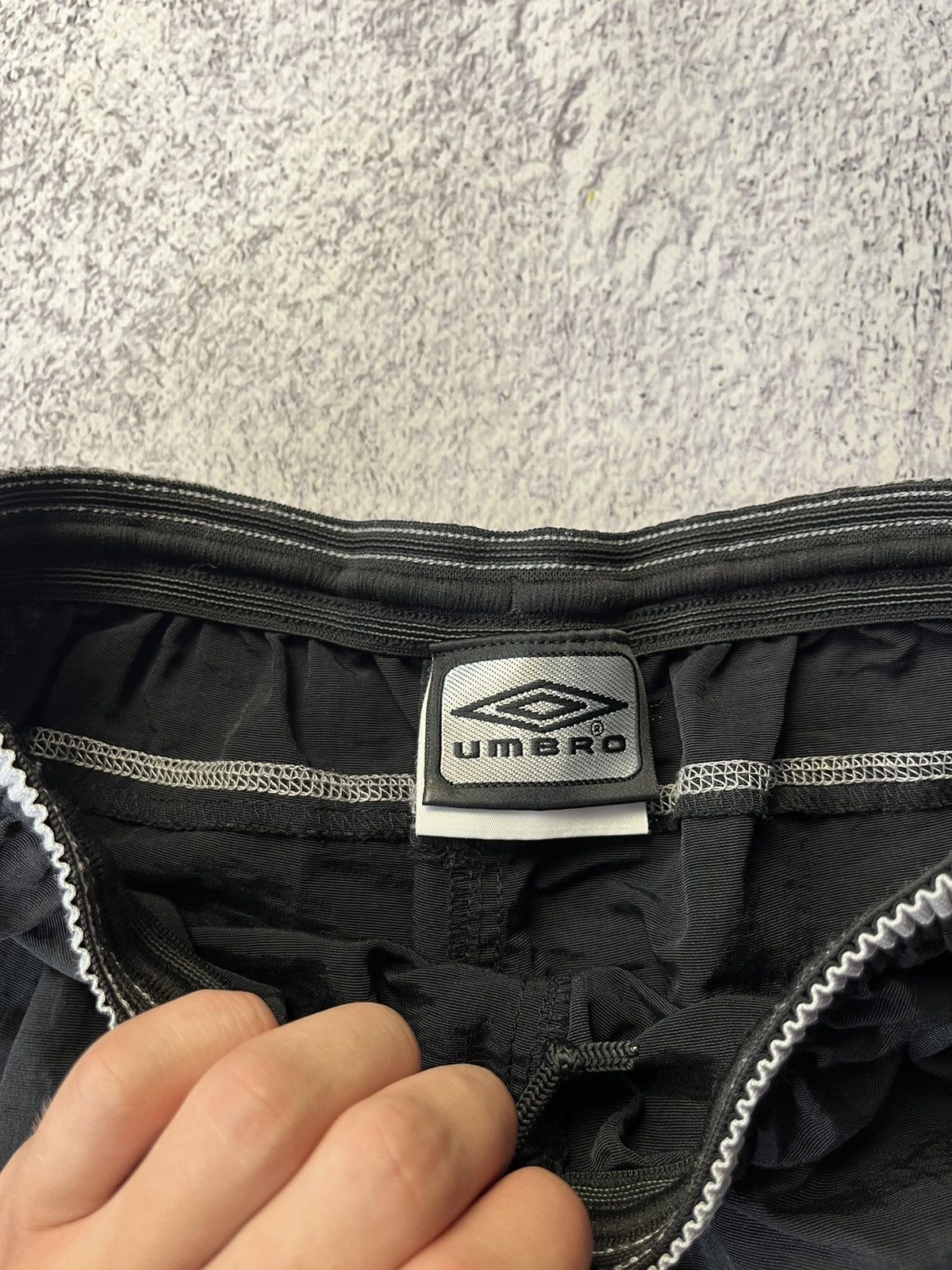 Vintage Vintage Umbro Manchester United Shorts Size M Size US 32 / EU 48 - 7 Thumbnail