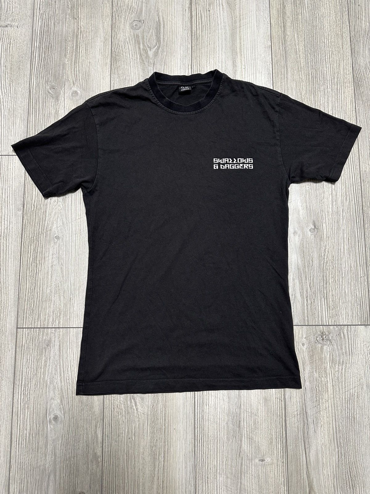 Zumiez Vintage Swallows Daggers T-shirt Streetwear Size US M / EU 48-50 / 2 - 3 Thumbnail