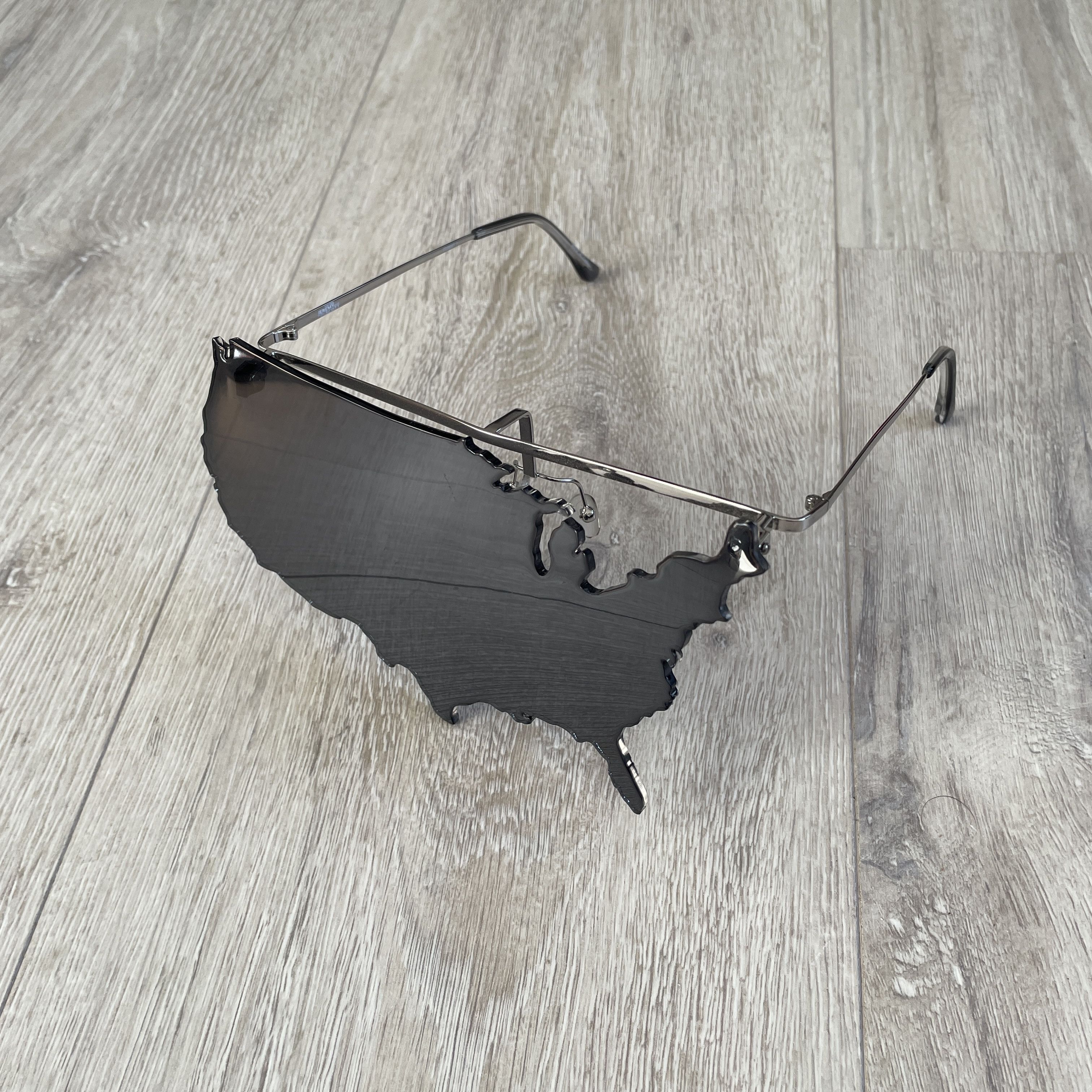 Jeremy Scott × Linda Farrow Jeremy Scott Linda Farrow USA map glasses Size ONE SIZE - 1 Thumbnail