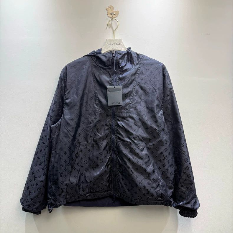 Louis Vuitton Louis Vuitton 23 New pin reversible jacket with full print Size US M / EU 48-50 / 2 - 3 Thumbnail