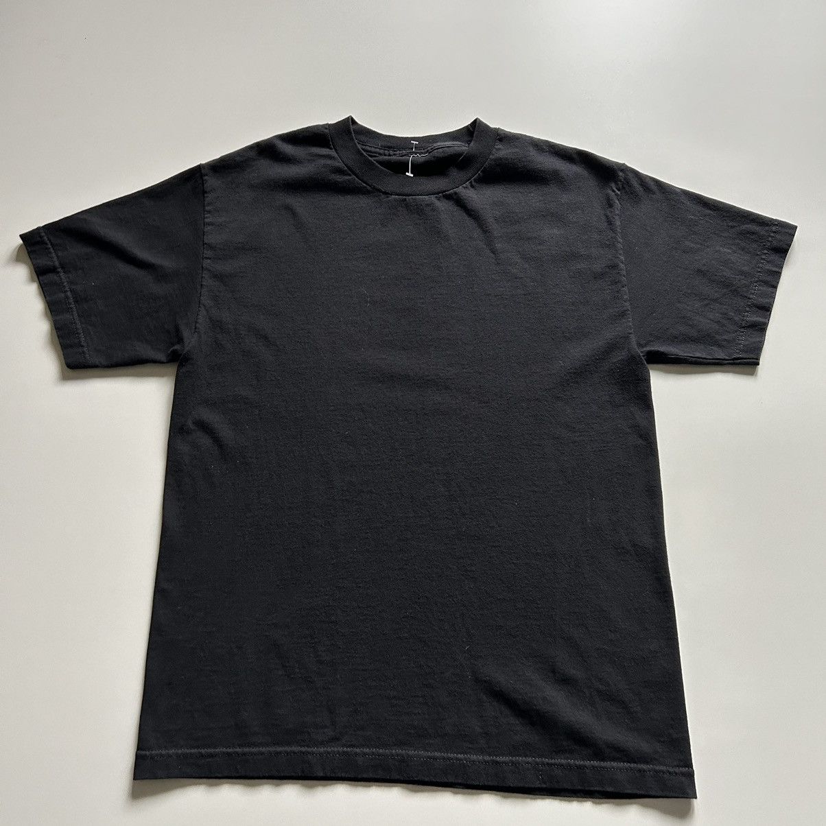 Vintage Vintage 2000s Faded Black Blank T Shirt Mens Medium Rare Size US M / EU 48-50 / 2 - 1 Thumbnail