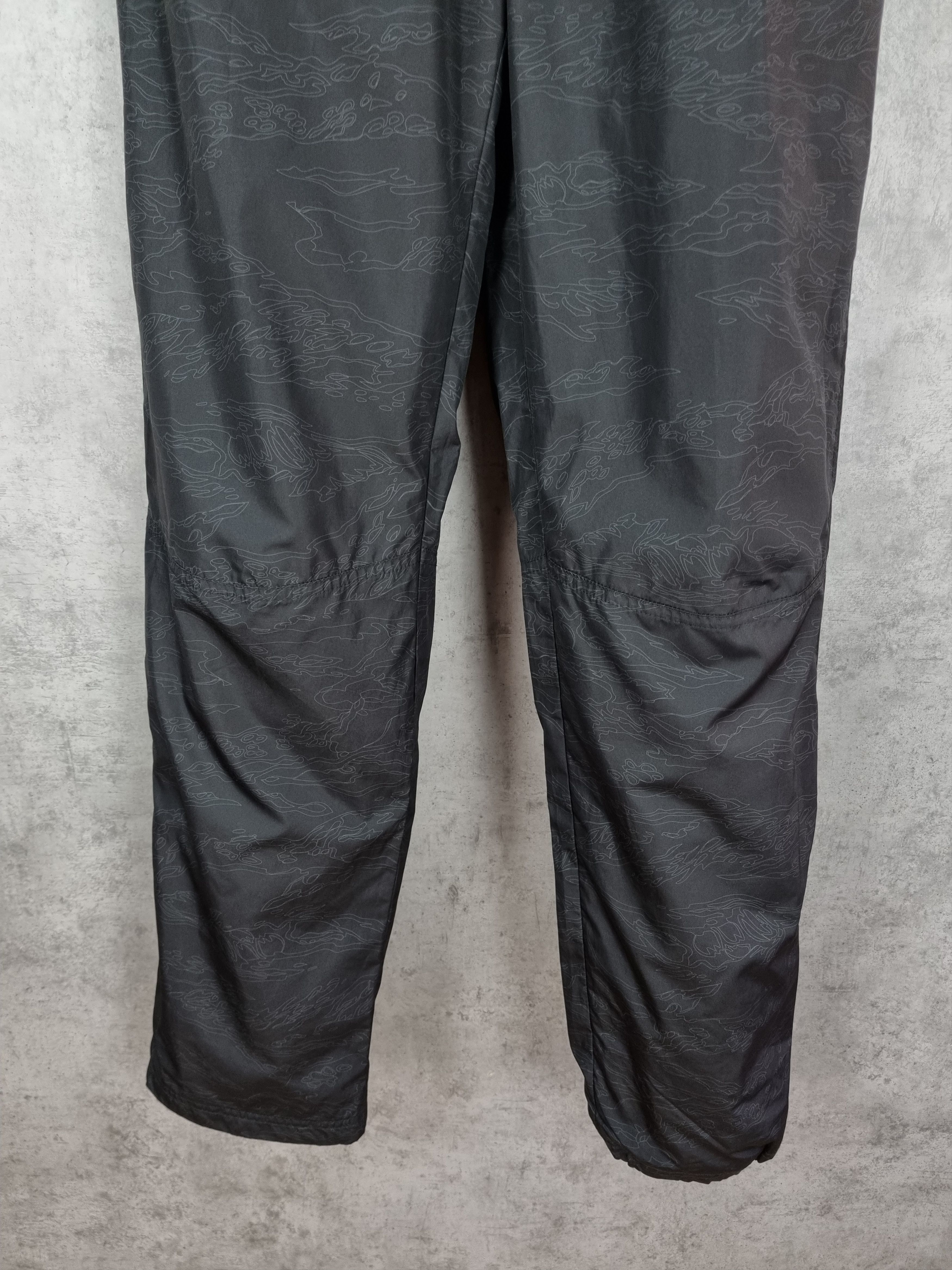 Nike × Vintage 90s Nike Abstract Lines Design Nylon Sport Pant Size US 31 - 15 Thumbnail