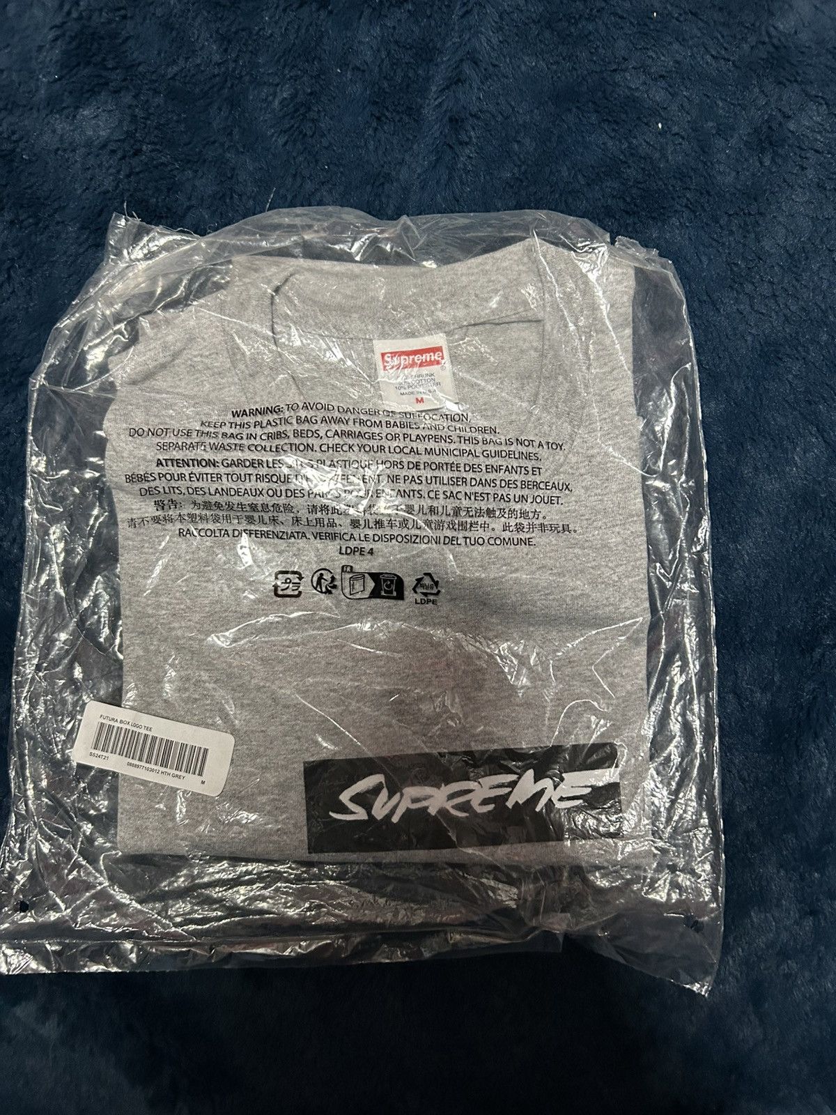 Supreme Supreme futura tee Size US M / EU 48-50 / 2 - 2 Thumbnail