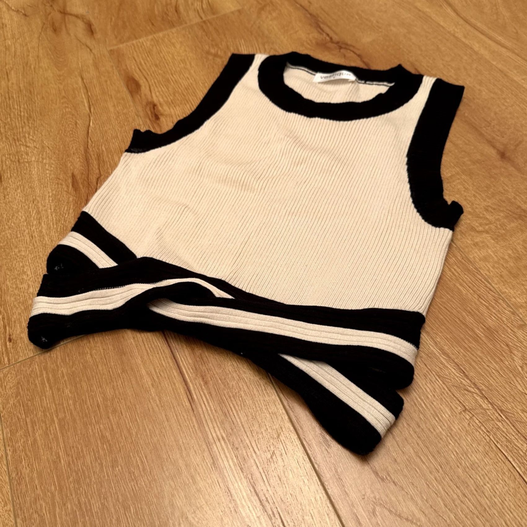 Vintage Vestique Drift Knit Tank Top S Beige Cropped Knit Ribbed Crop Cutouts Knot Detail Women Tank S Velvet Black Womens Size S / US 4 / IT 40 - 2 Thumbnail