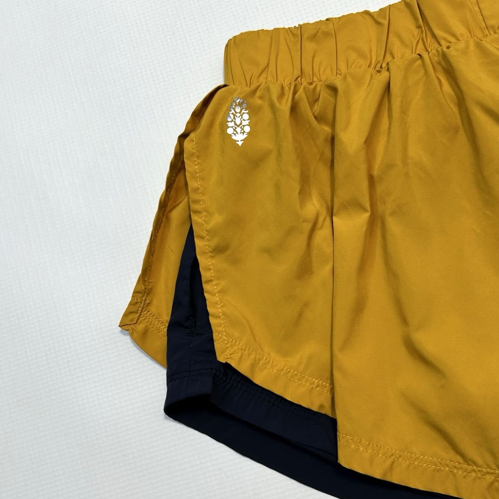 Free People VINTAGE? Free People Movement Hardio Cardio Shorts Yellow Blue Womens Size Small Activewear Shirts? Size 28" / US 6 / IT 42 - 6 Thumbnail