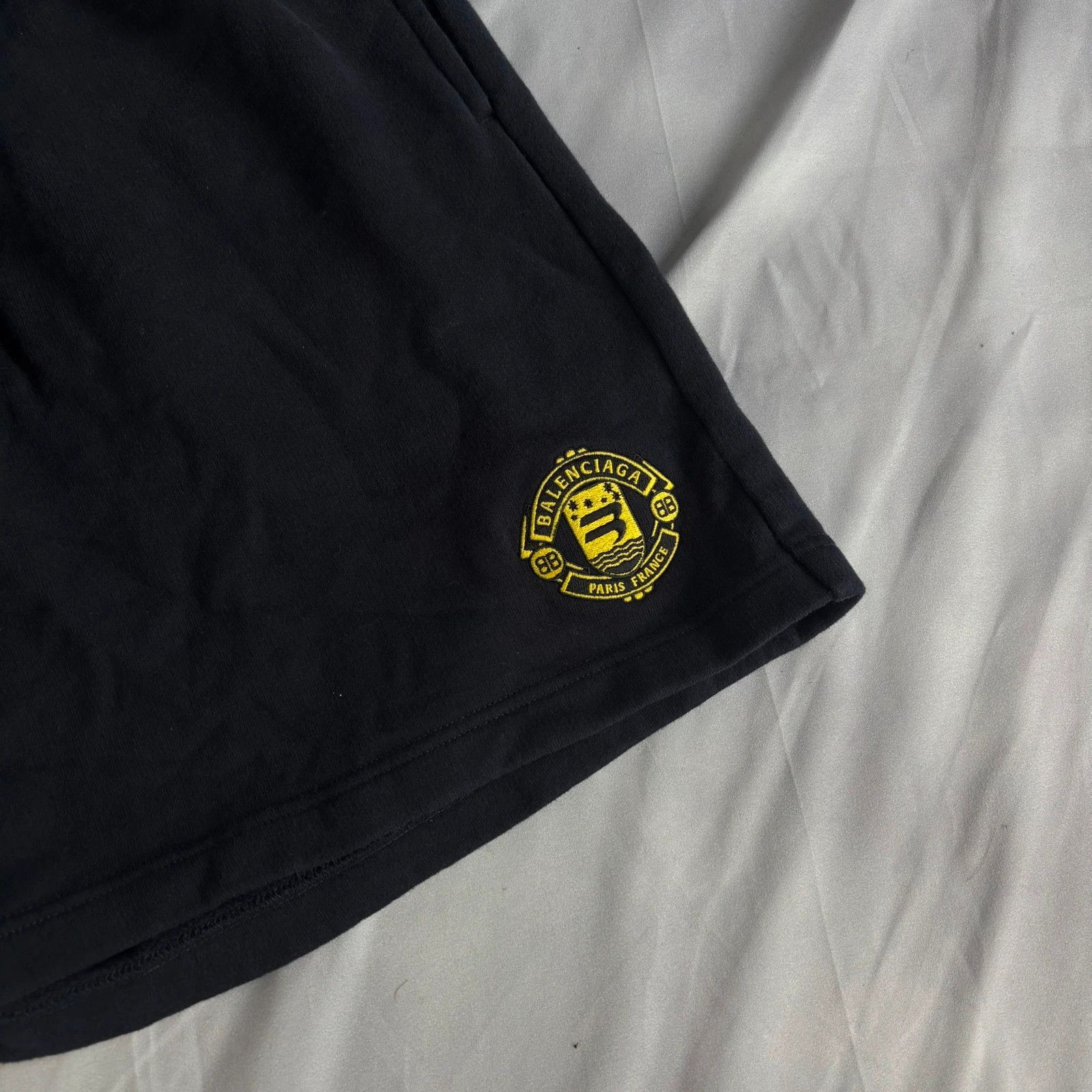 Balenciaga Balenciaga crest shorts Size US 32 / EU 48 - 2 Thumbnail