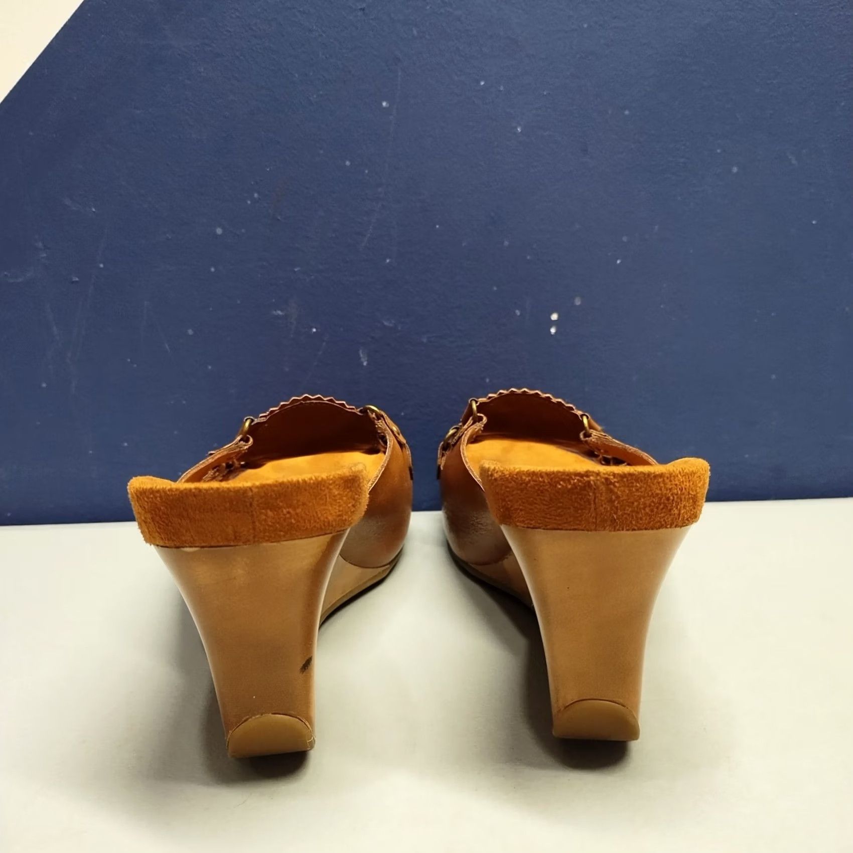 Camel Truflex Wedge Sandal Womens 9.5M Brown Leather GF-Fred Tuscan Camel Bronze EUC Size US 10 / IT 40 - 3 Thumbnail