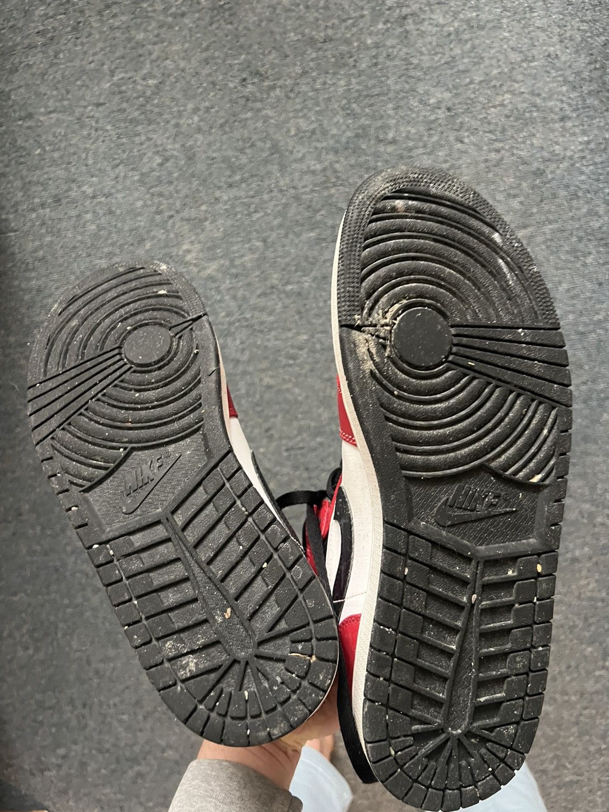 Jordan Brand Jordan 1 mid Chicago Size US 10.5 / EU 43-44 - 4 Thumbnail