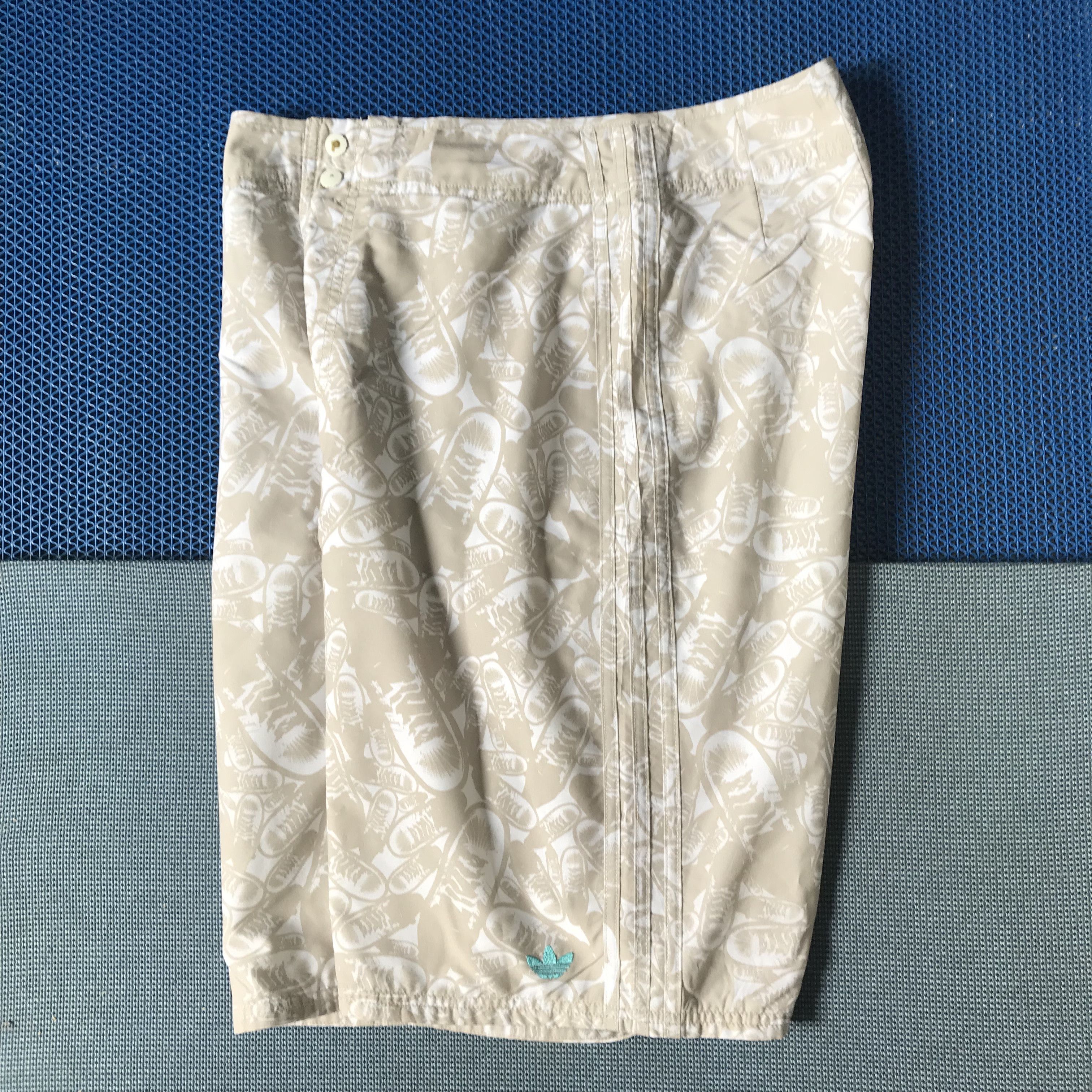 Adidas Vintage Adidas Originals Shorts pants full print adidas shoe Size US 33 - 9 Thumbnail