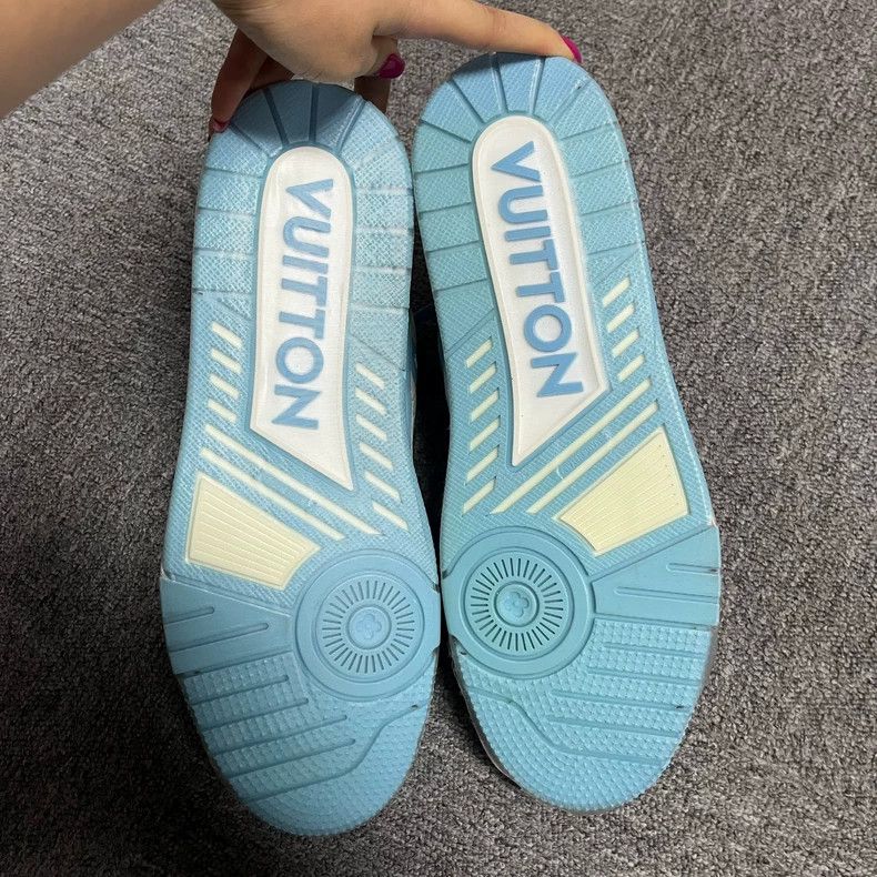 Louis Vuitton Louis Vuitton Sky-blue Trainer cowhide embossed lace-up lo Size US 7 / EU 40 - 5 Thumbnail