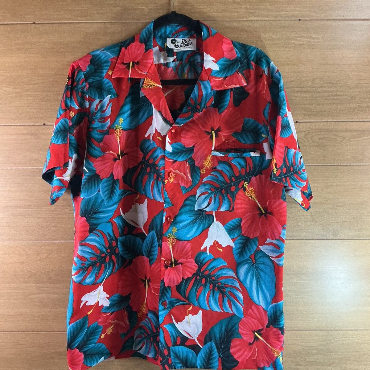 Hilo Hattie Hilo Hattie Red Men's Large Hawaiian Shirt 90’s Vintage Size US L / EU 52-54 / 3 - 1 Thumbnail