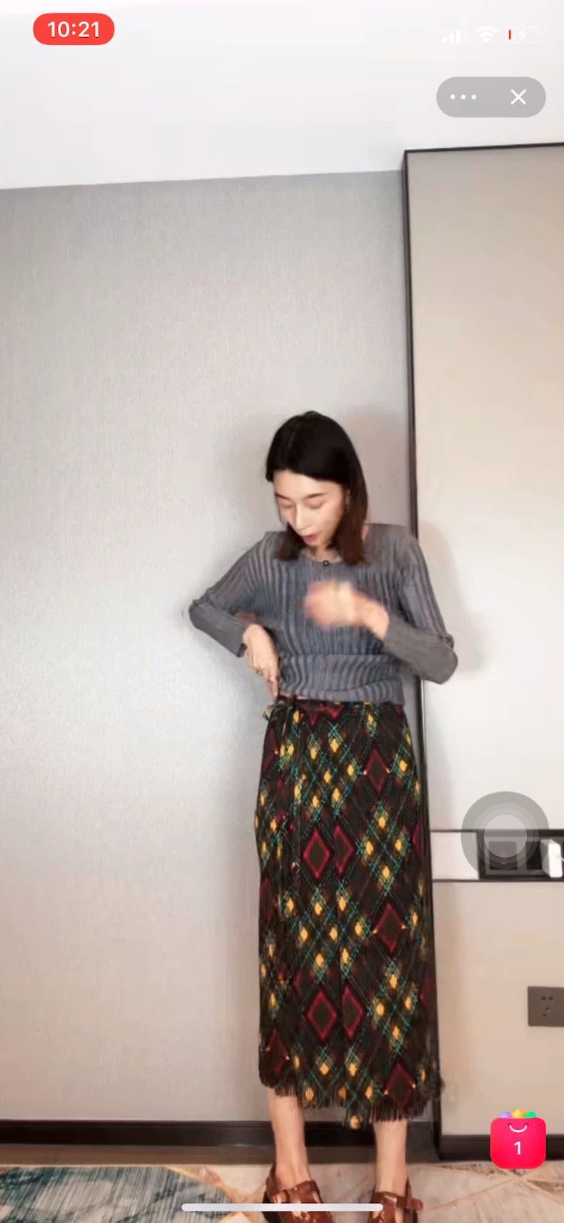 Issey Miyake Issey Miyake size:3 A retro mid-style skirt, a stylish and Size 22" - 1 Thumbnail