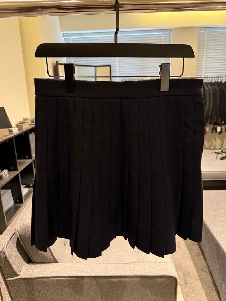 Thom Browne Thom Browne The pleated skirt is dark blue Size 27" / US 4 / IT 40 - 1 Thumbnail