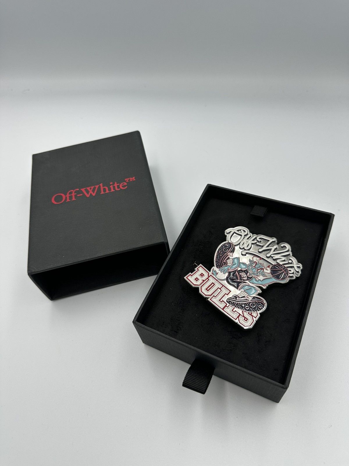Off-White OFF WHITE X CHICAGO BULLS PIN Size ONE SIZE - 5 Thumbnail