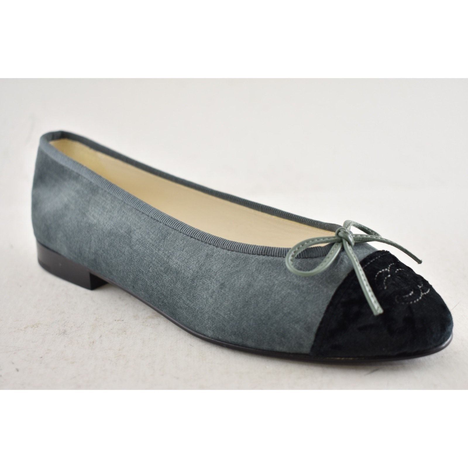 Chanel Chanel 24A Green Black Velvet CC Logo Ballet Flat 36 Size US 6 / IT 36 - 6 Thumbnail