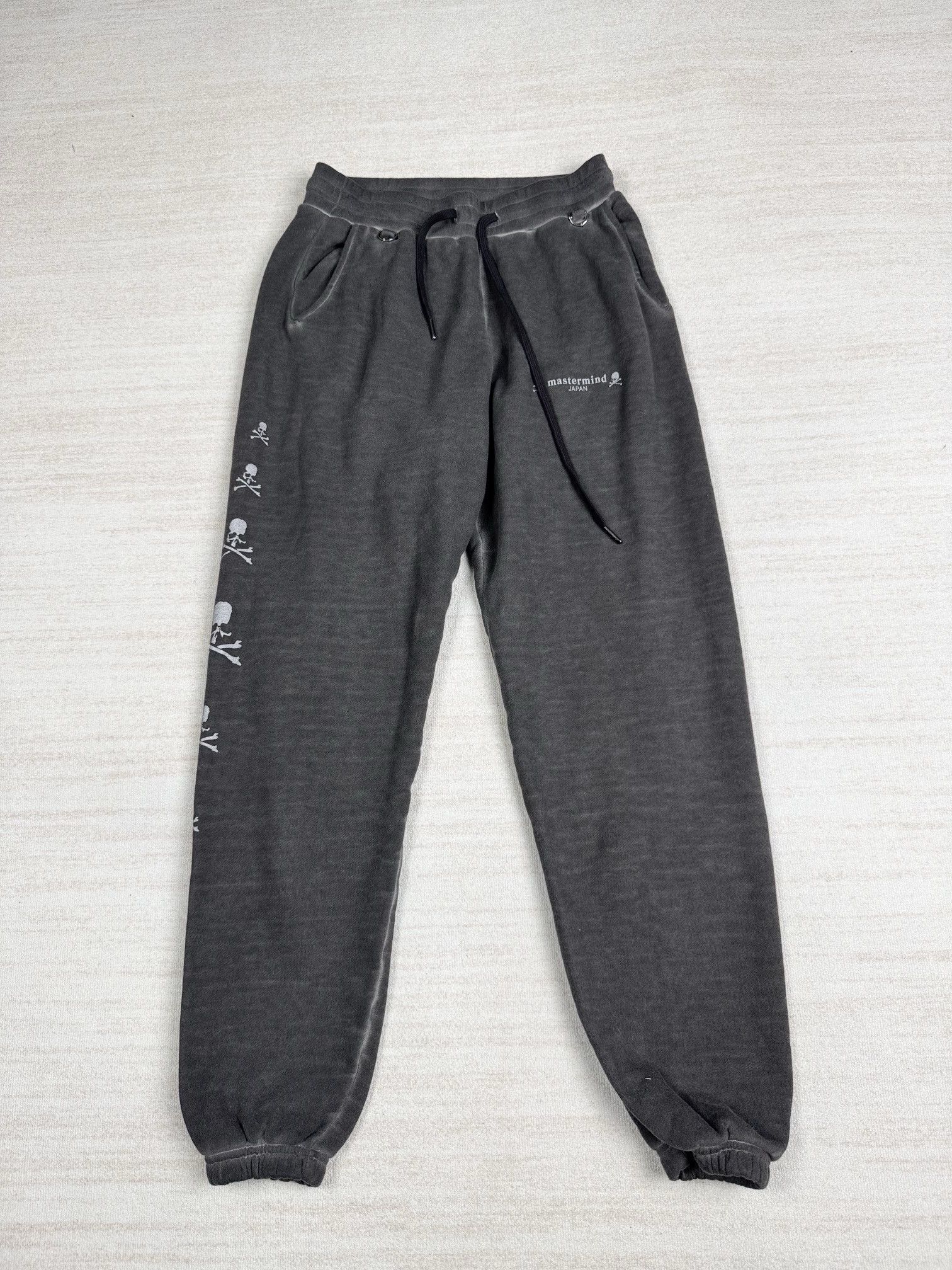 John Elliott × Mastermind Japan john elliott x MMJ sweatpants Size US 30 / EU 46 - 1 Thumbnail