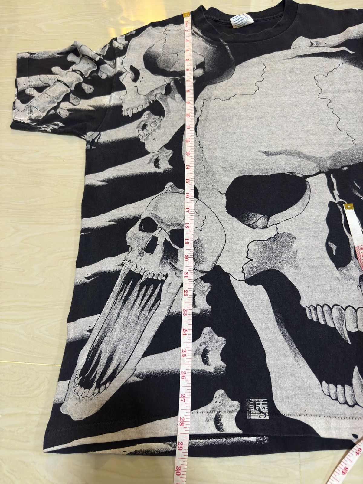 Vintage Vintage Skeleton Skull All Over Print 90s tee Size US L / EU 52-54 / 3 - 7 Thumbnail