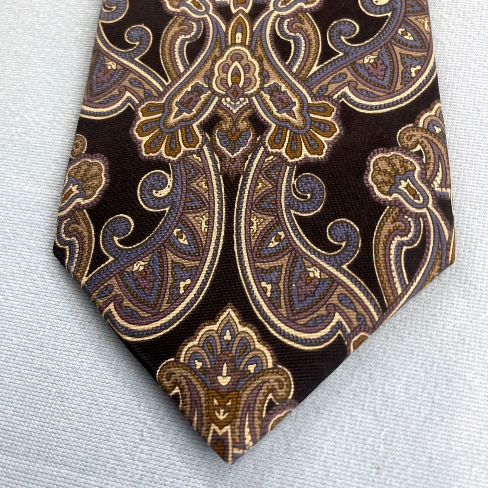Vintage Manhattan vtg Silk Paisley Crest Western Black Brown Blue Vintage Made USA 4x57 Cap​sule Wide Necktie Size ONE SIZE - 5 Thumbnail