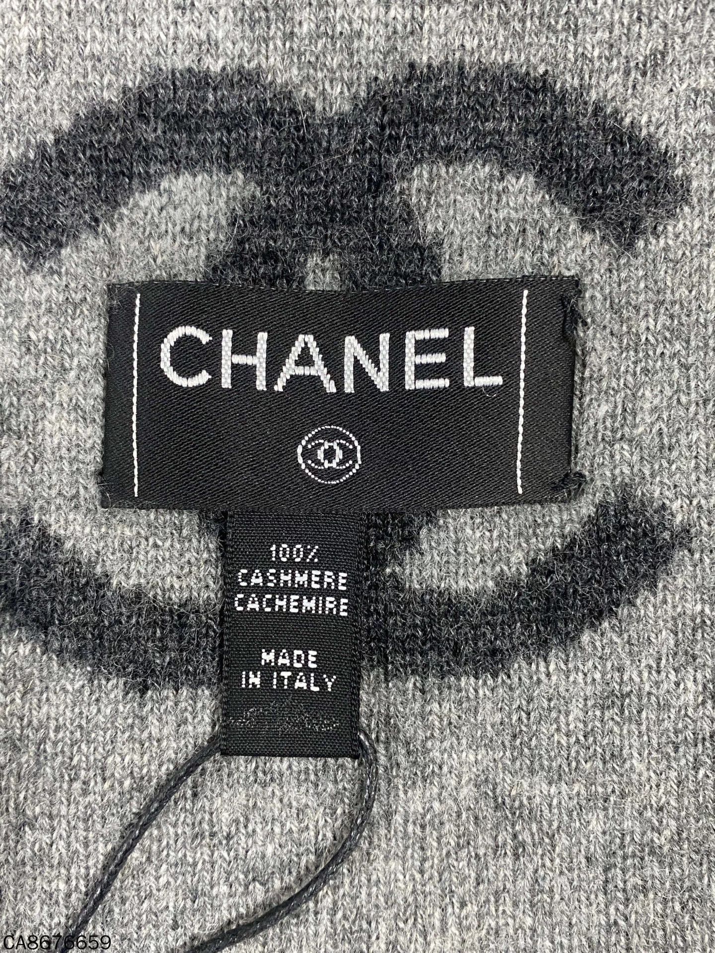 Chanel CC Dark Gray Double-sided all-over Cashmere Scarf Size ONE SIZE - 4 Thumbnail