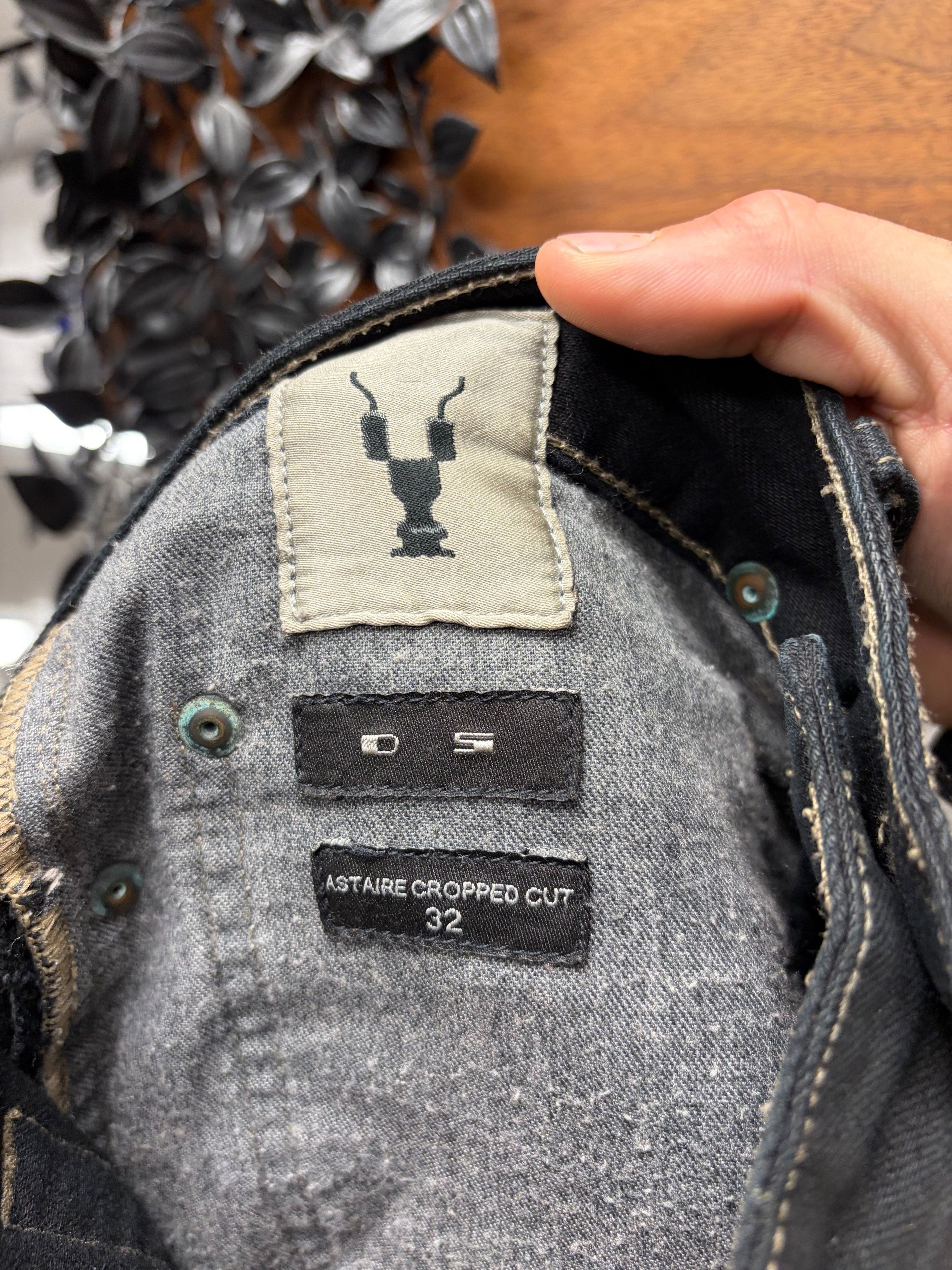 Rick Owens Rick Owens ‘Torrence Cut’ Waxed Black Cropped Denim Size US 32 / EU 48 - 3 Thumbnail