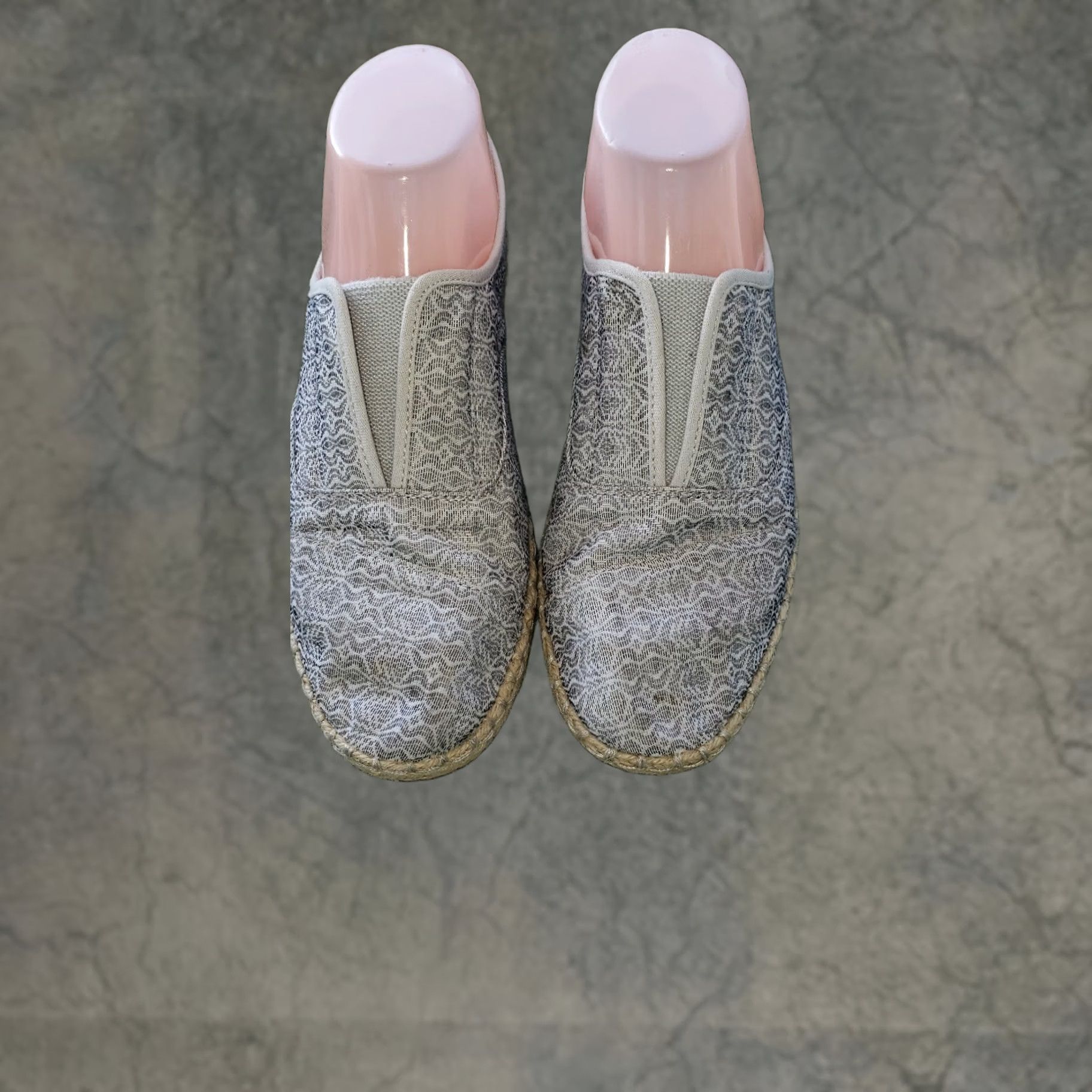 Vintage Tom's Women's Gray Slide On Sneaker Sz. 7.5M Espadrille Soles Memory Foam Insole Size US 6 / IT 36 - 1 Thumbnail