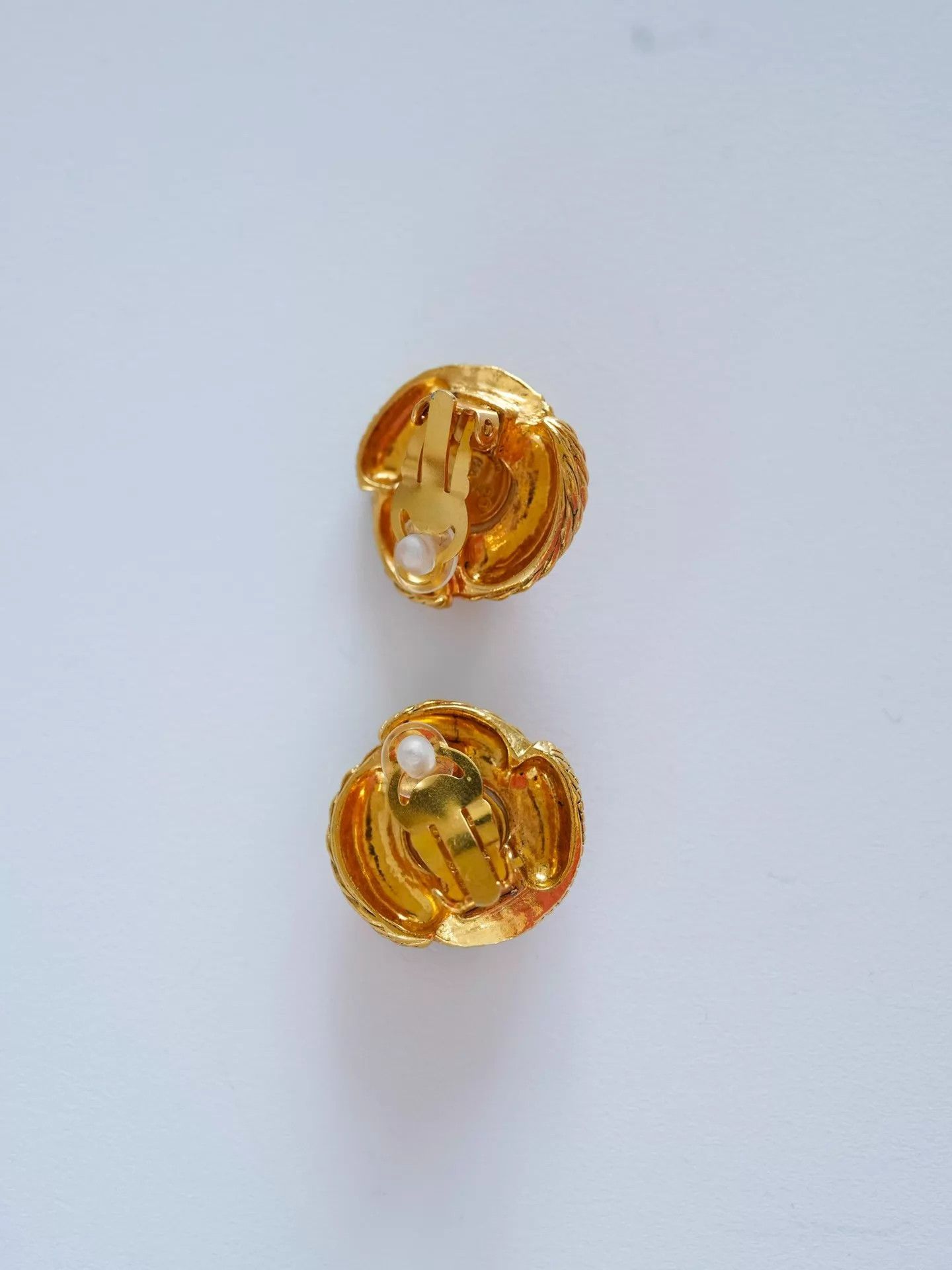Chanel Chanel Vintage Pearl Wheat Earclips Size ONE SIZE - 7 Thumbnail