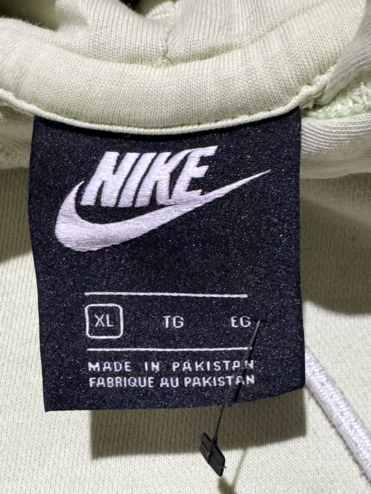 Nike Nike World Tour Graffiti Print Hoodie Size US XL / EU 56 / 4 - 15 Thumbnail