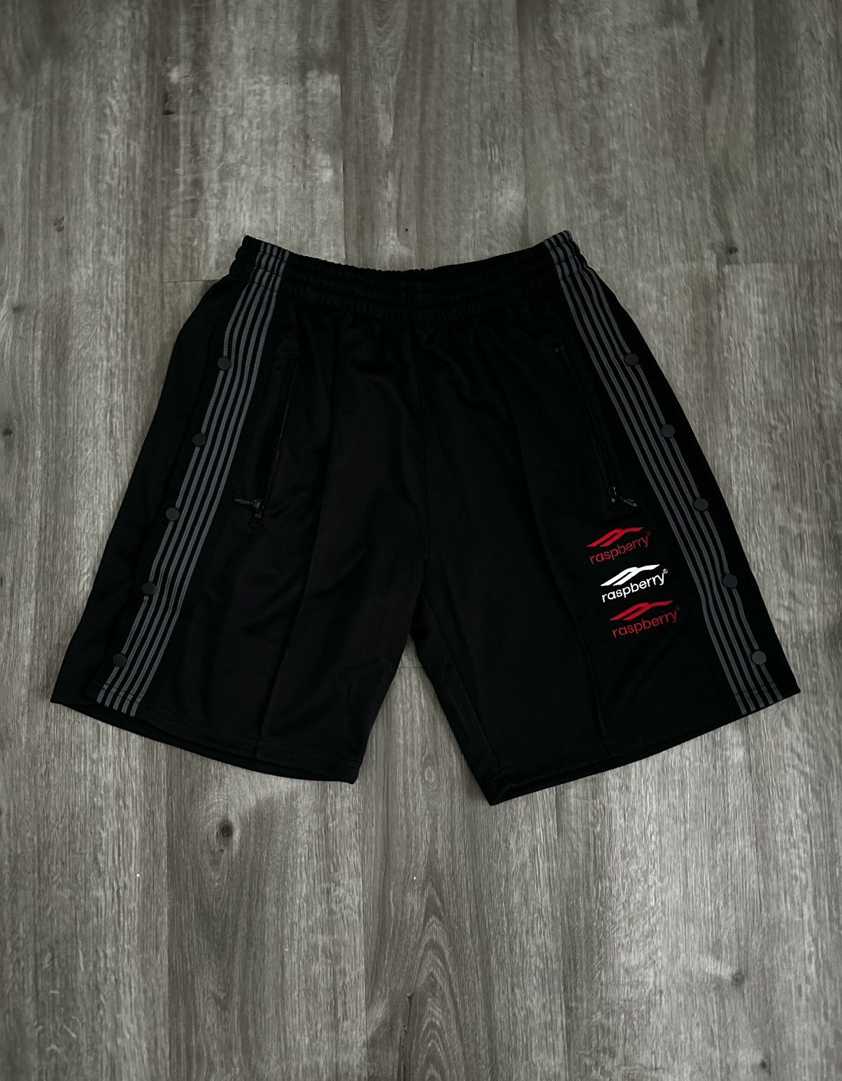 GV GALLERY Tearaway Black Raspberry Shorts