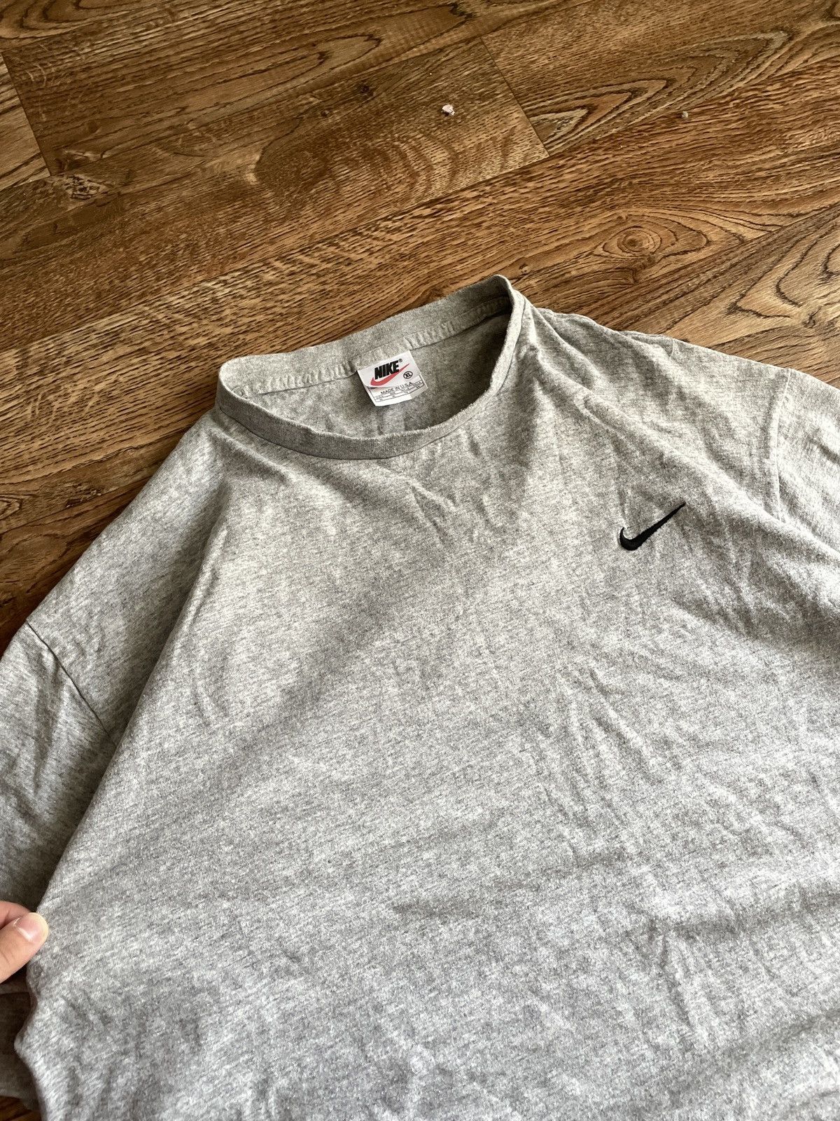Nike × Vintage Rare Vintage Nike Swoosh Backhit Grey T Shirt Size US XL / EU 56 / 4 - 3 Thumbnail