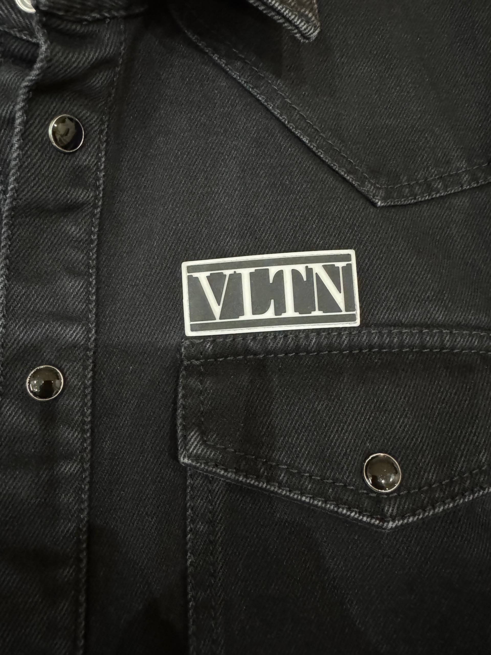Valentino Valentino Garavani Denim Shirt VLTN Size US M / EU 48-50 / 2 - 6 Thumbnail
