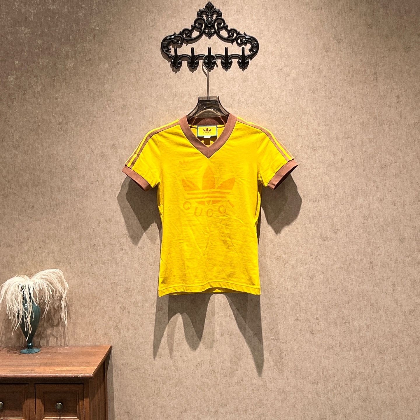 Gucci Gucci x adidas Originals Logo V-Neck T-Shirt Size XS Size XS / US 0-2 / IT 36-38 - 1 Thumbnail