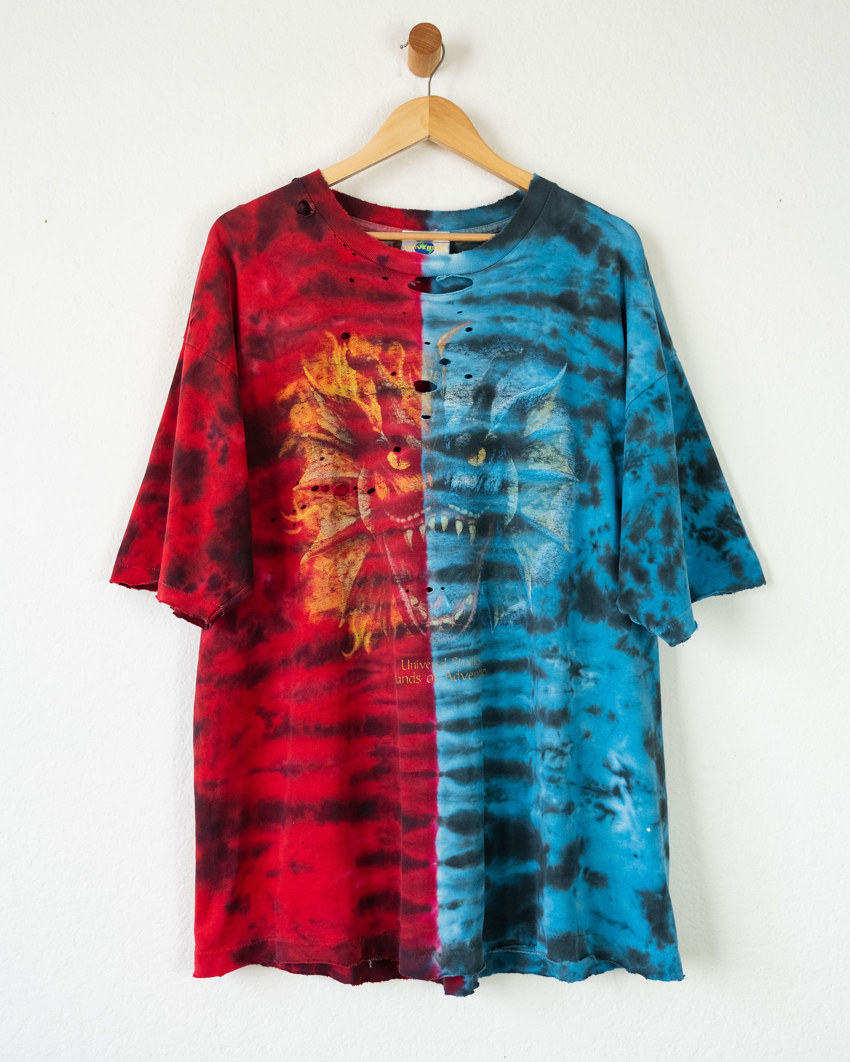 image of Thrashed 90's Vintage Universal Studios Dragons T Shirt in Red Blue, Men's (Size XL)