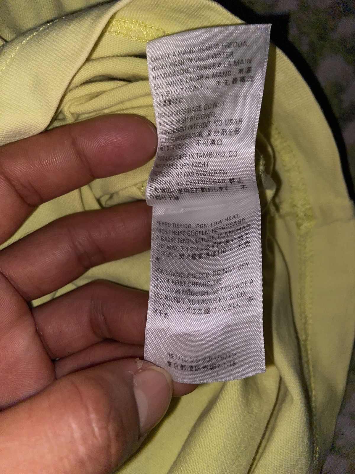 Balenciaga BALENCIAGA FW20 CREW SPELL OUT TEE Size US XS / EU 42 / 0 - 8 Thumbnail