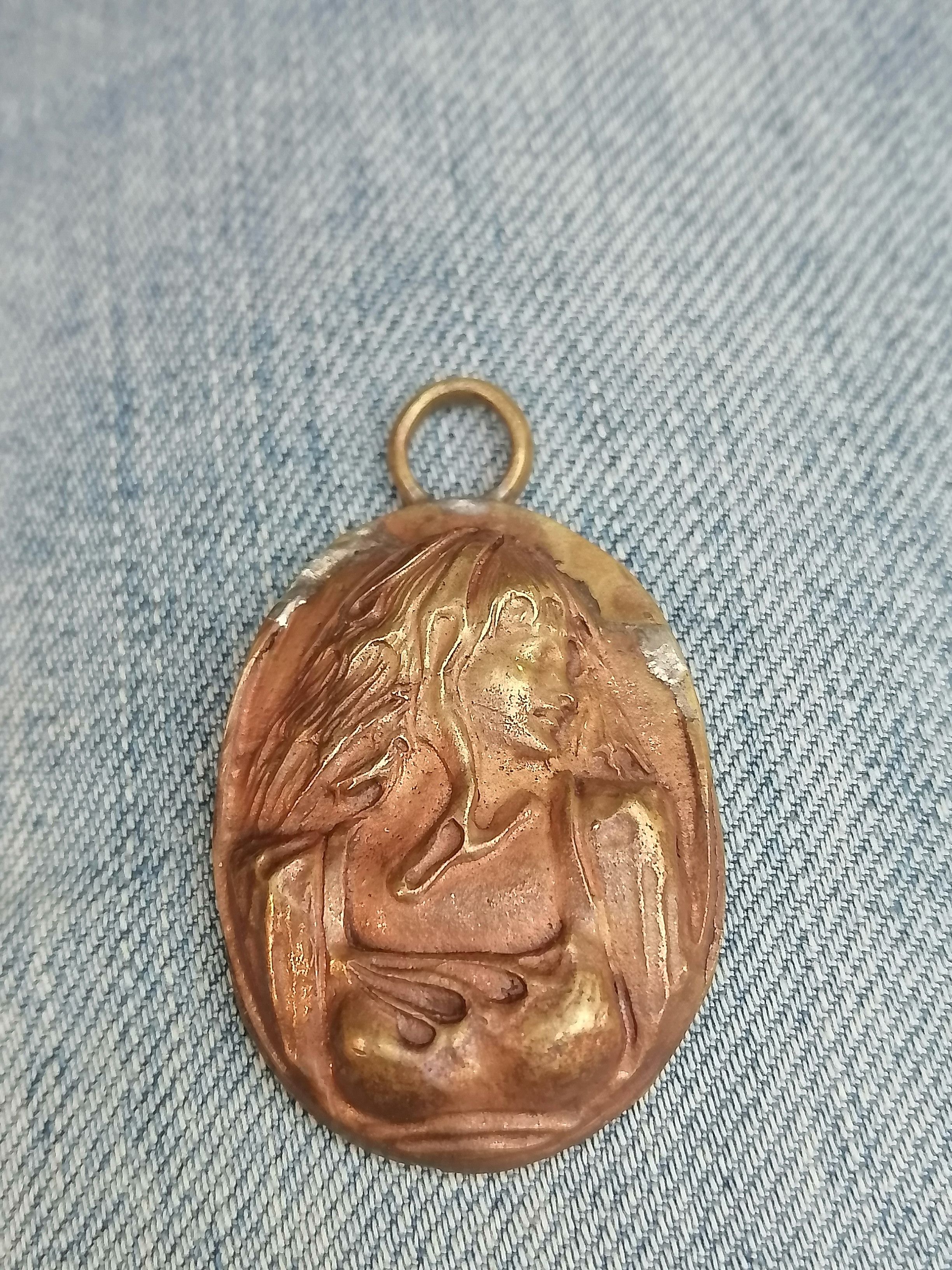 Vintage Vintage Brass Woman Portrait Relief Oval Pendant Size ONE SIZE - 1 Thumbnail