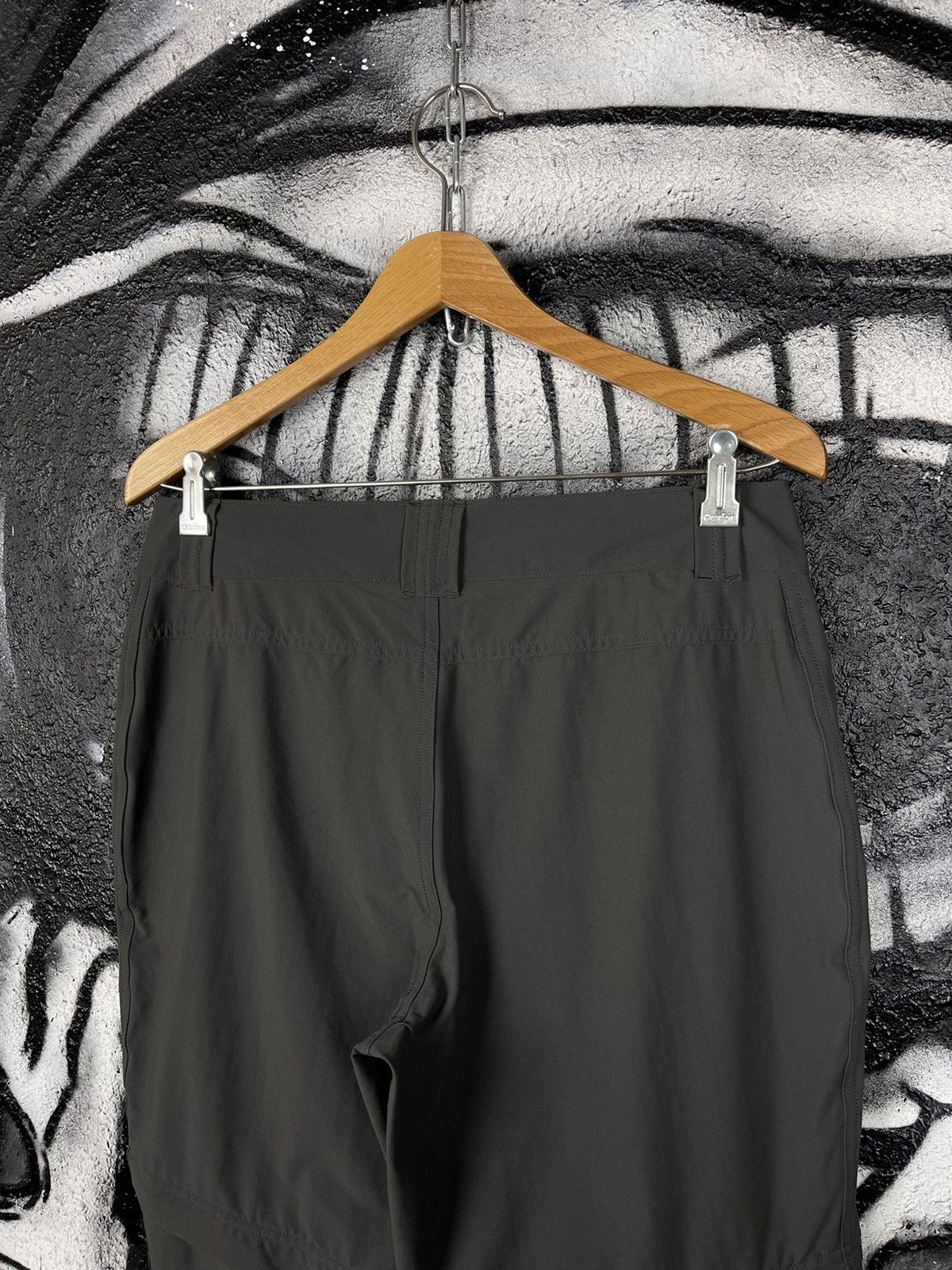 The North Face The North Face Outdoor Grey Cargo Transformer Pants WMNS Size 8 Size 30" / US 8 / IT 44 - 17 Thumbnail