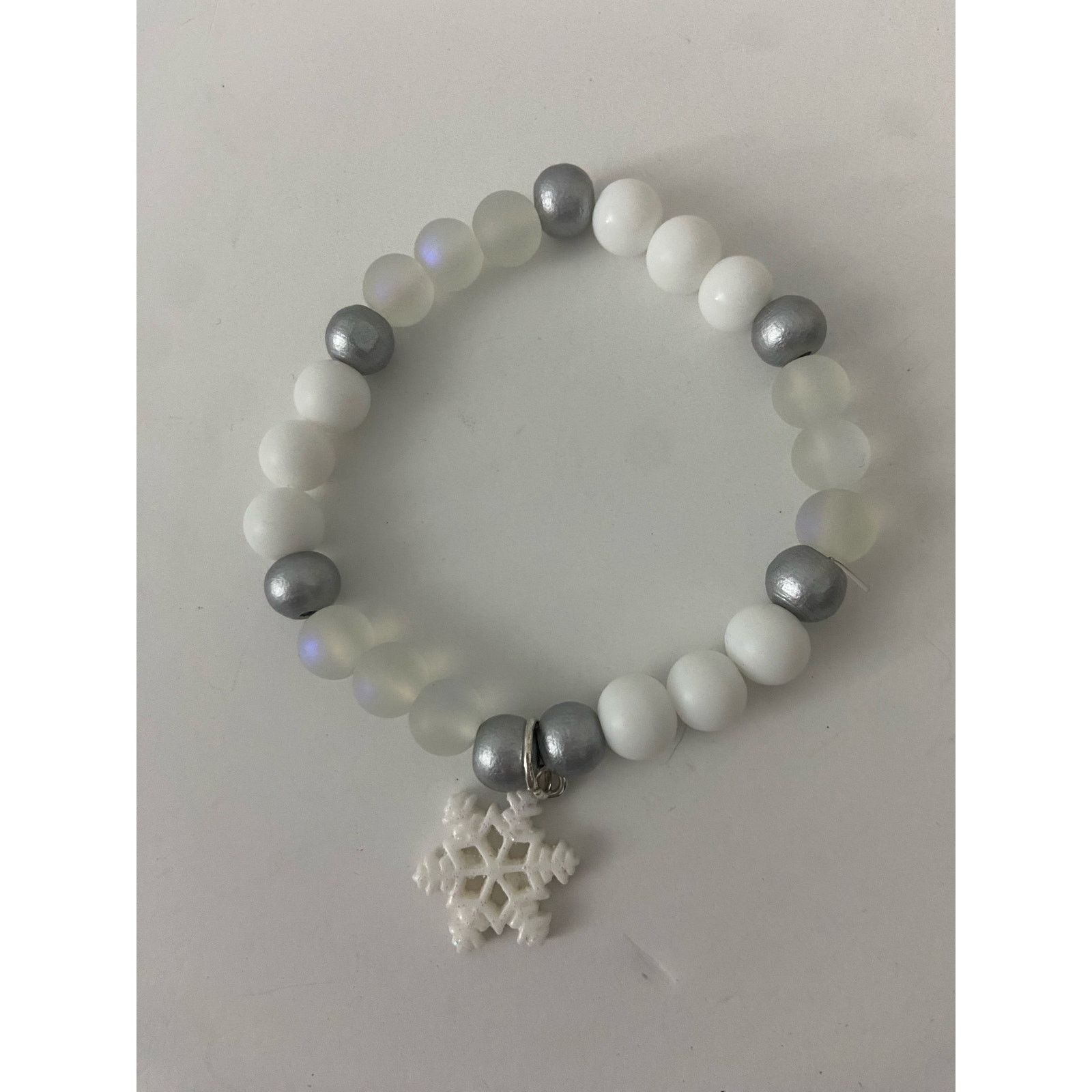 Handmade bead bracelet with snowflake charm Size ONE SIZE - 3 Thumbnail