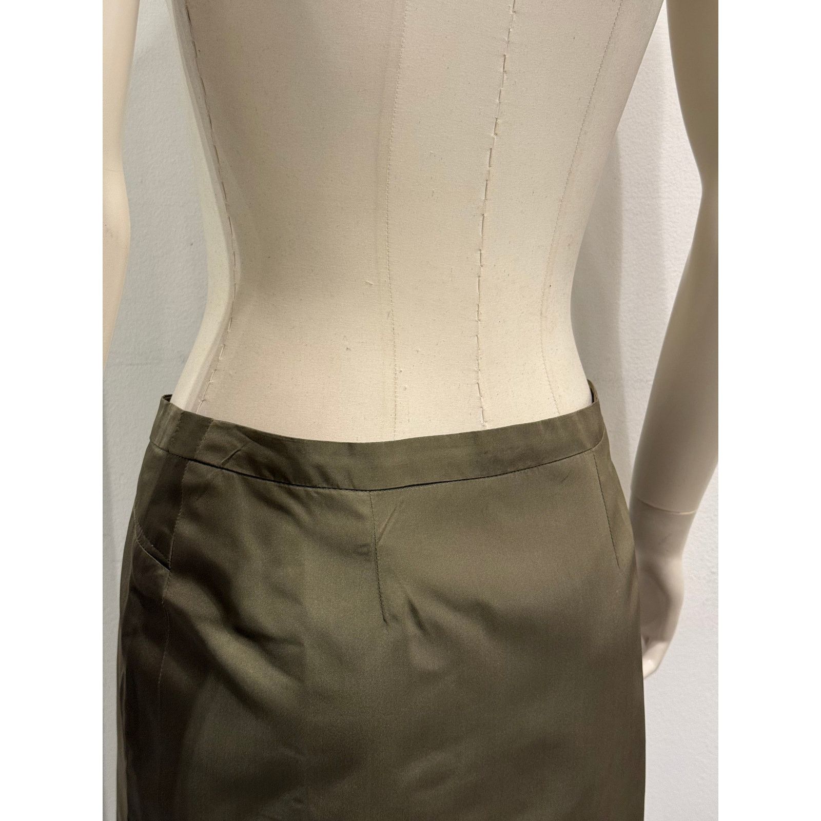 Yves Saint Laurent 2004 Yves Saint Laurent by Tom Ford silk skirt Size 26" / US 2 / IT 38 - 5 Thumbnail