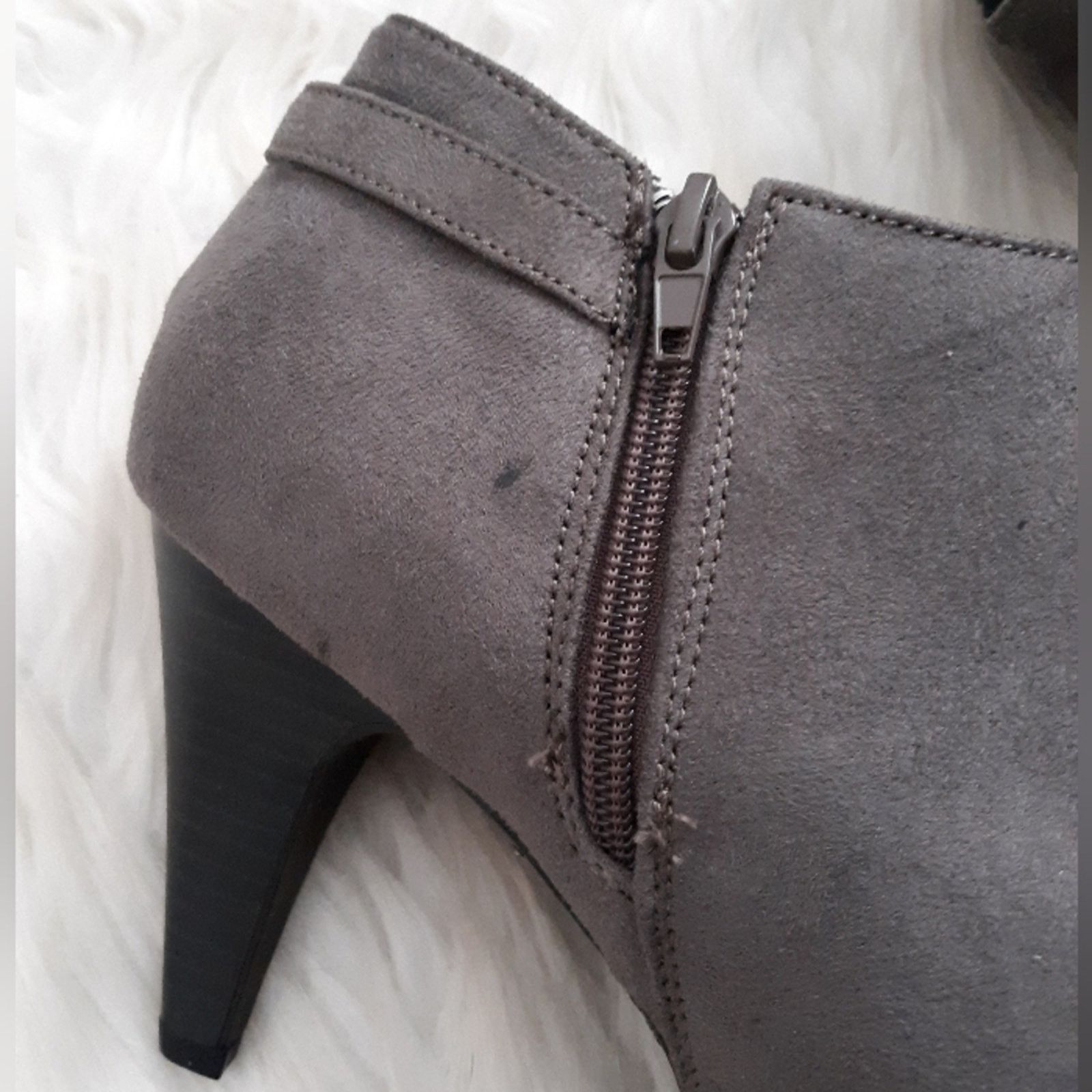 Other Comfort Plus Predictions Heeled Booties Size US 9 / IT 39 - 7 Thumbnail