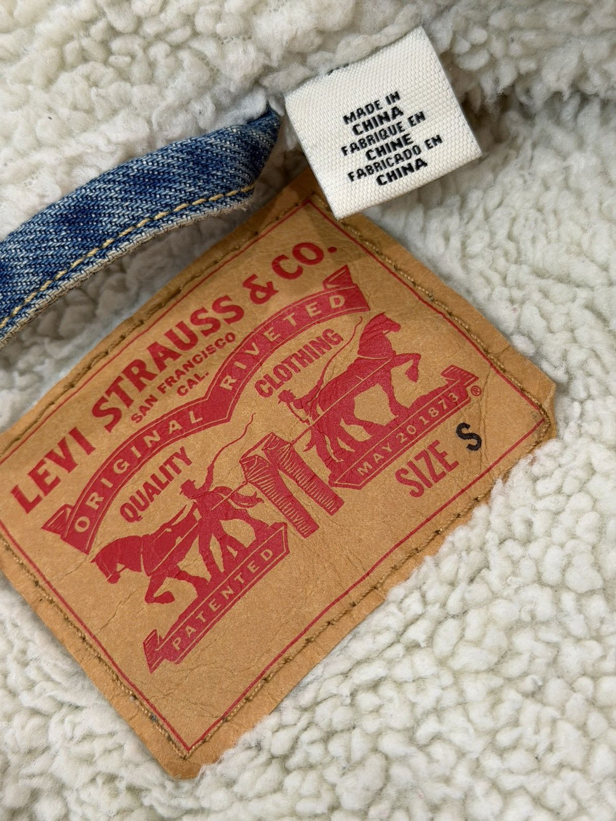 Levi's Levi’s Sherpa Trucker Denim Jacket Size Small Vintage Wash Size US S / EU 44-46 / 1 - 5 Thumbnail