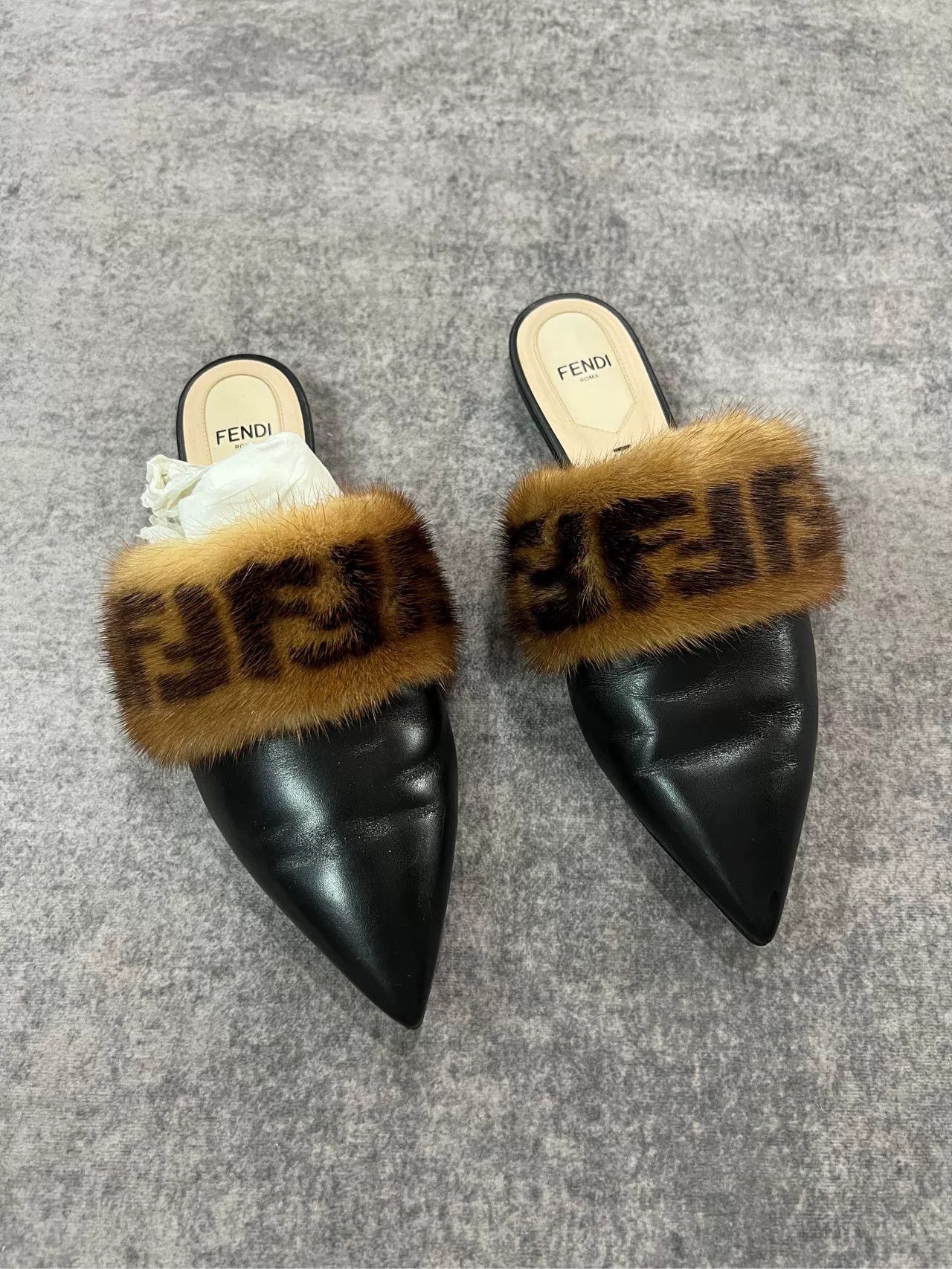 Fendi Fendi Fur Slippers Size US 5.5 / IT 35.5 - 1 Thumbnail
