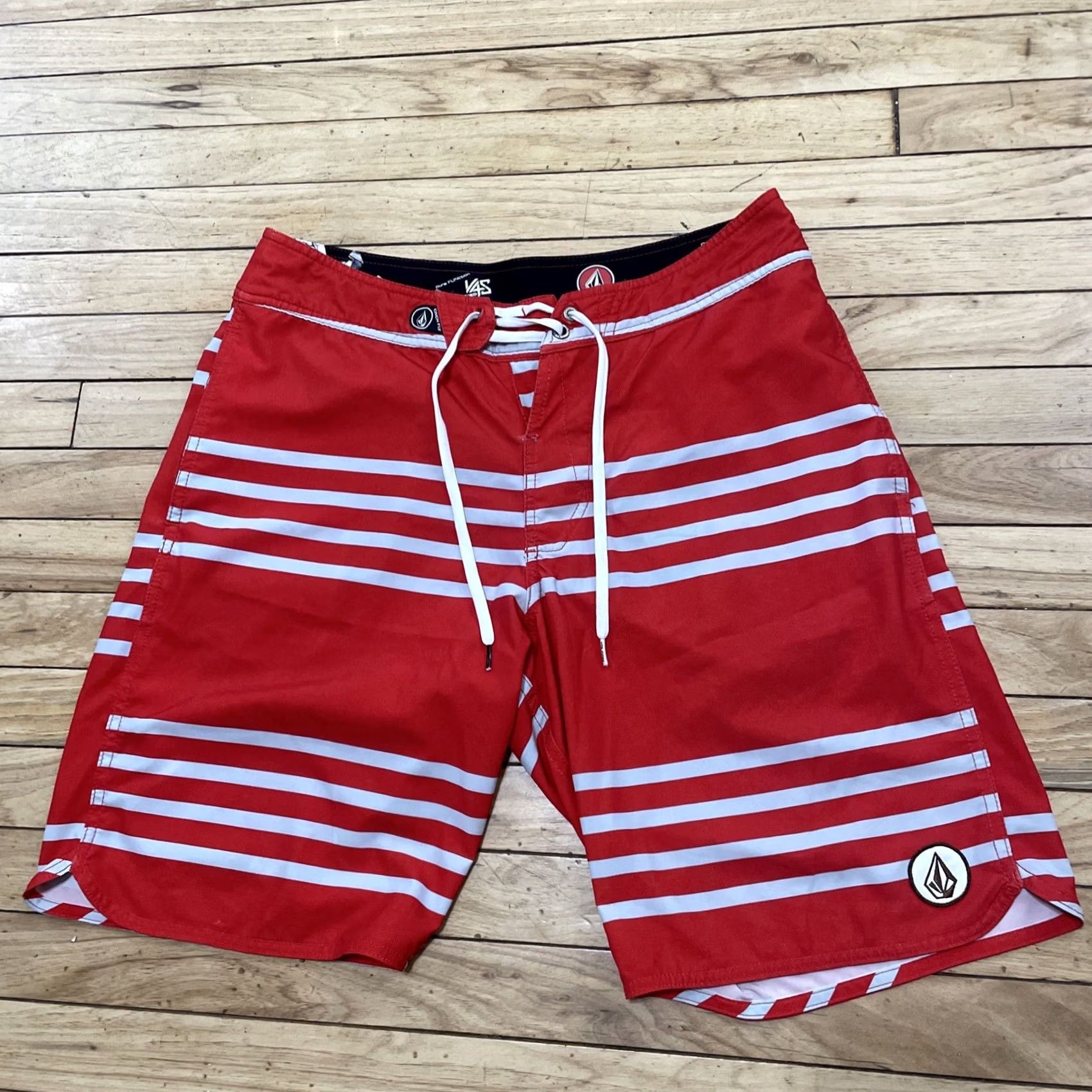 Volcom Volcom Pure FUNction V4S Board Shorts Swim Trunks Men 34 Red Stripe Cinch Fly Size US 32 / EU 48 - 3 Thumbnail