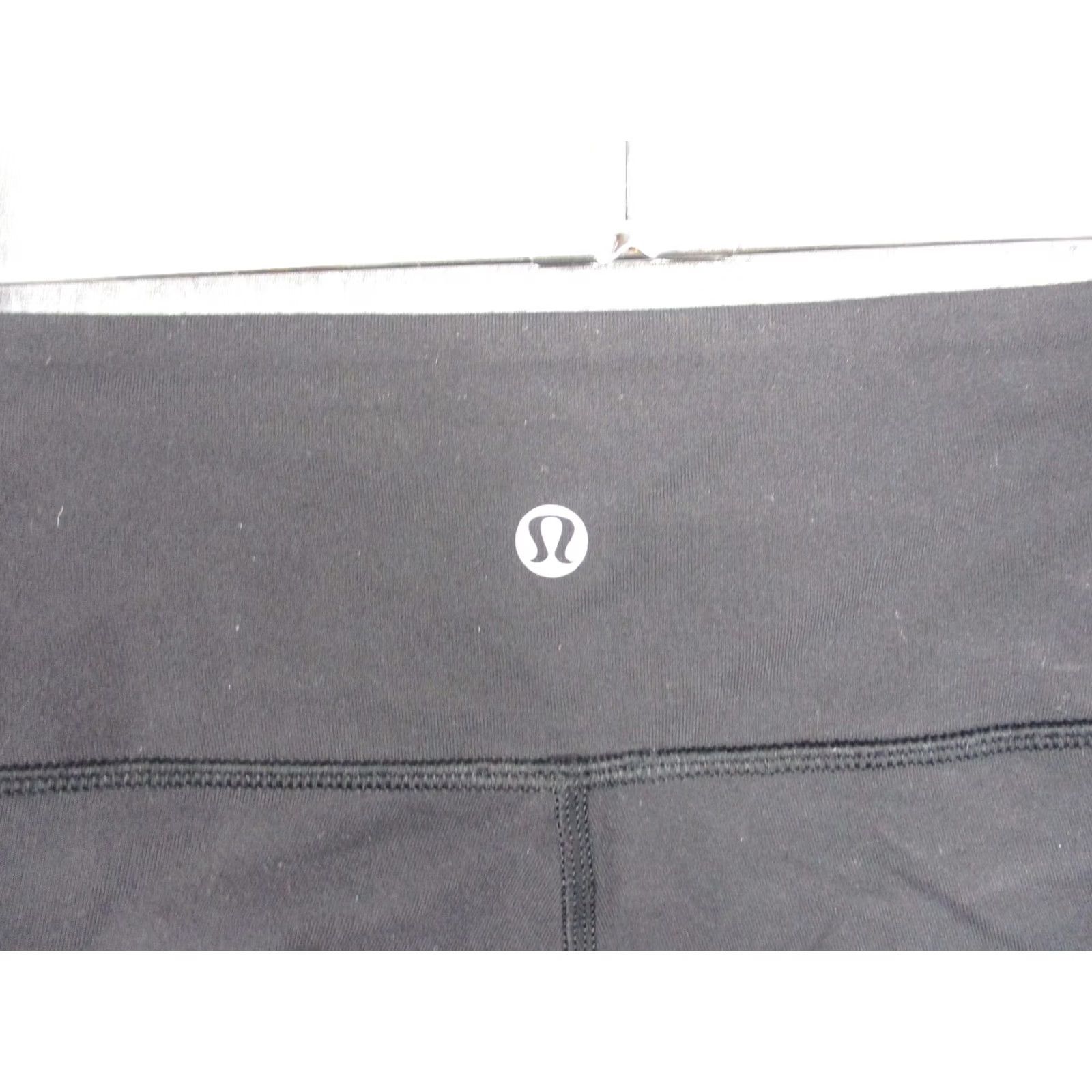 Lululemon Lululemon Leggings Womens M Black Capri Skull Graphic Pockets Yoga Running Size 32" / US 10 / IT 46 - 5 Thumbnail