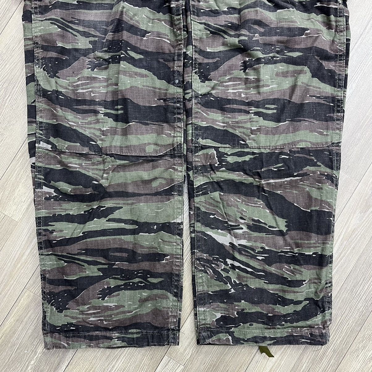 Vintage Vintage Trouser Combat Camouflage Tiger Stripe Cargo Pants Size US 33 - 9 Thumbnail