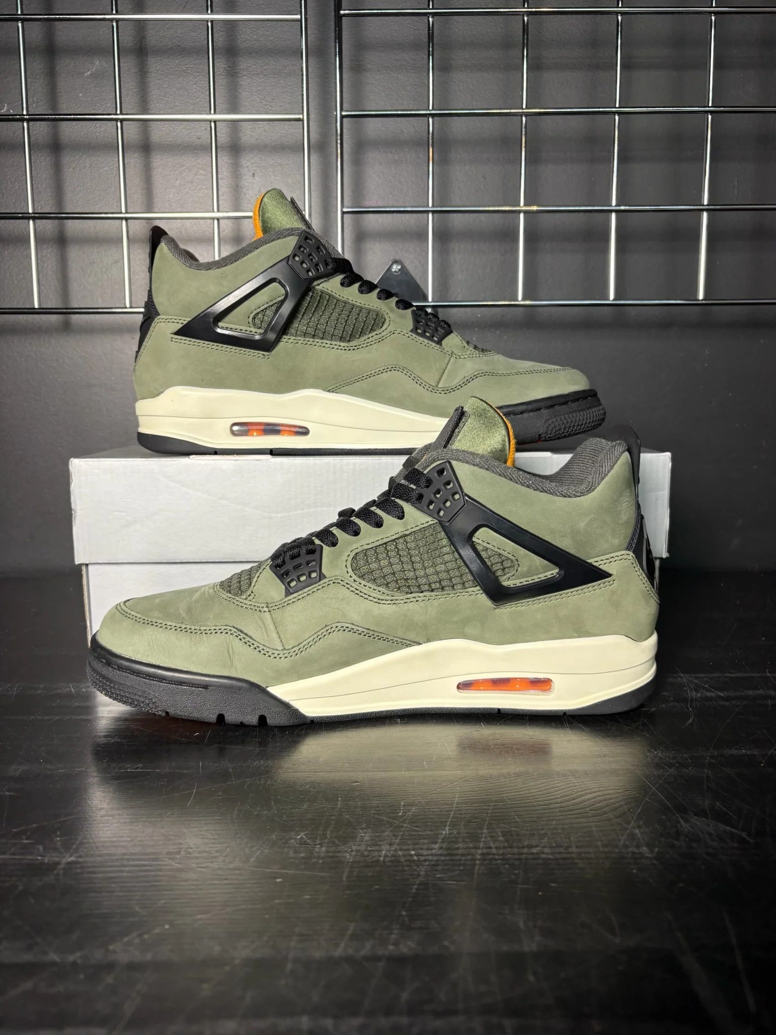 Jordan Brand Air Jordan 4 Retro OG SP x "Undefeated" (2025) **PRE-OWNED** Size US 11 / EU 44 - 2 Thumbnail