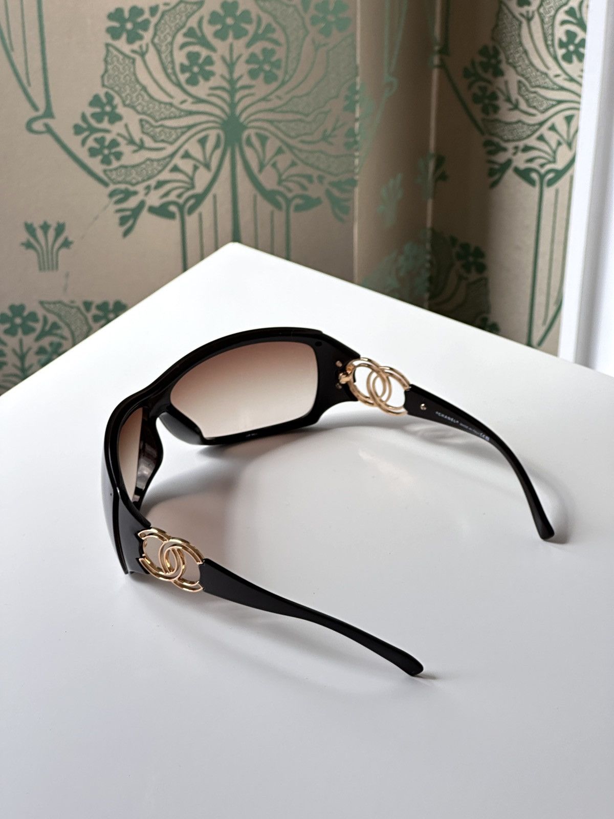 CHANEL CC Logo Shield Mask Brown Sunglasses 6020 Y2K display picture 3