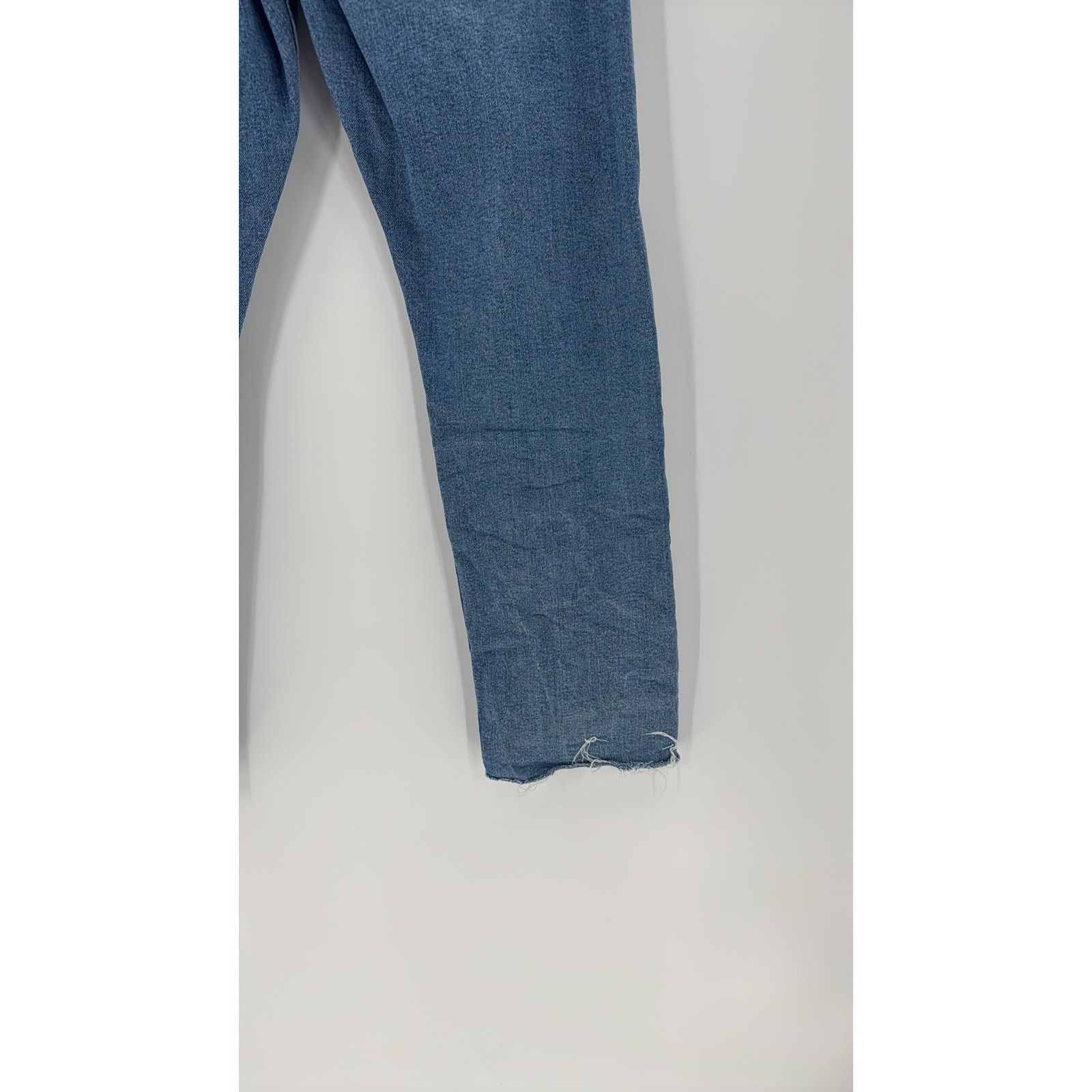 Levi's Levi’s wedgie straight raw hem distressed jeans size 32 Size 32" / US 10 / IT 46 - 7 Thumbnail